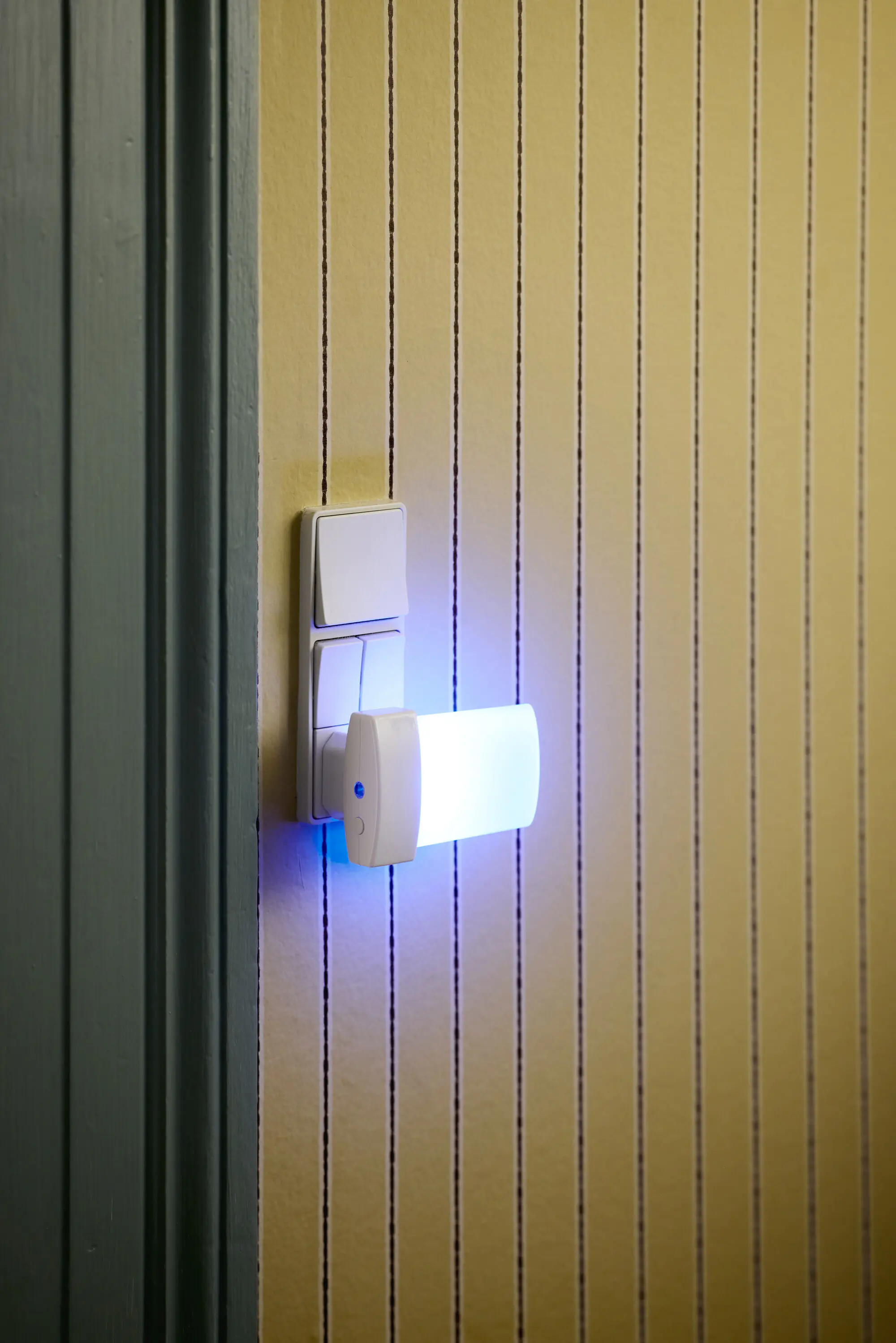 Osram LED-Nachtlicht Lunetta Shine mit Tag-/Nacht Sensor 9 cm warmweiß-kaltweiß weiß 