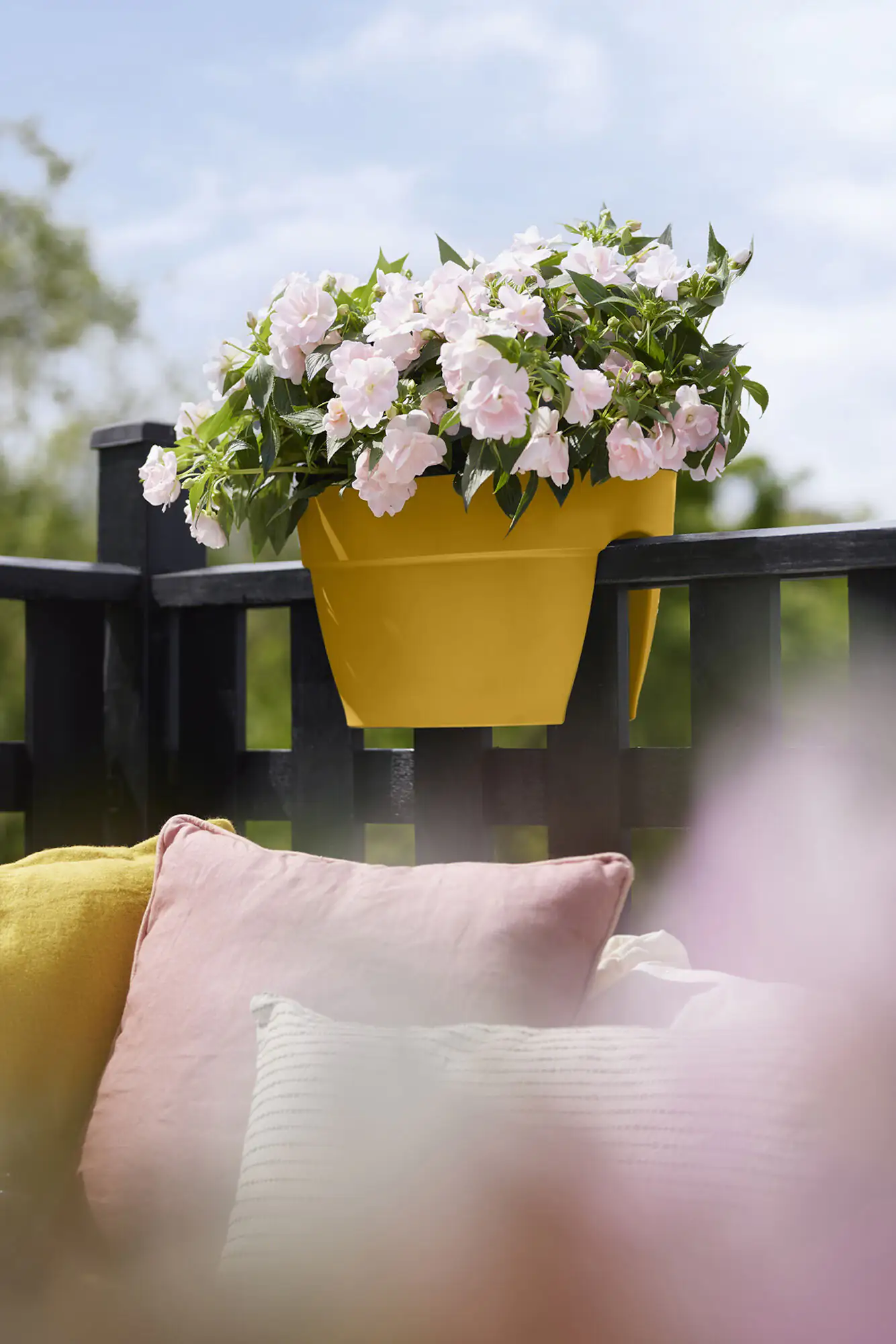 Elho Blumenkasten Vibia Campana Flower Bridge 40 gelb