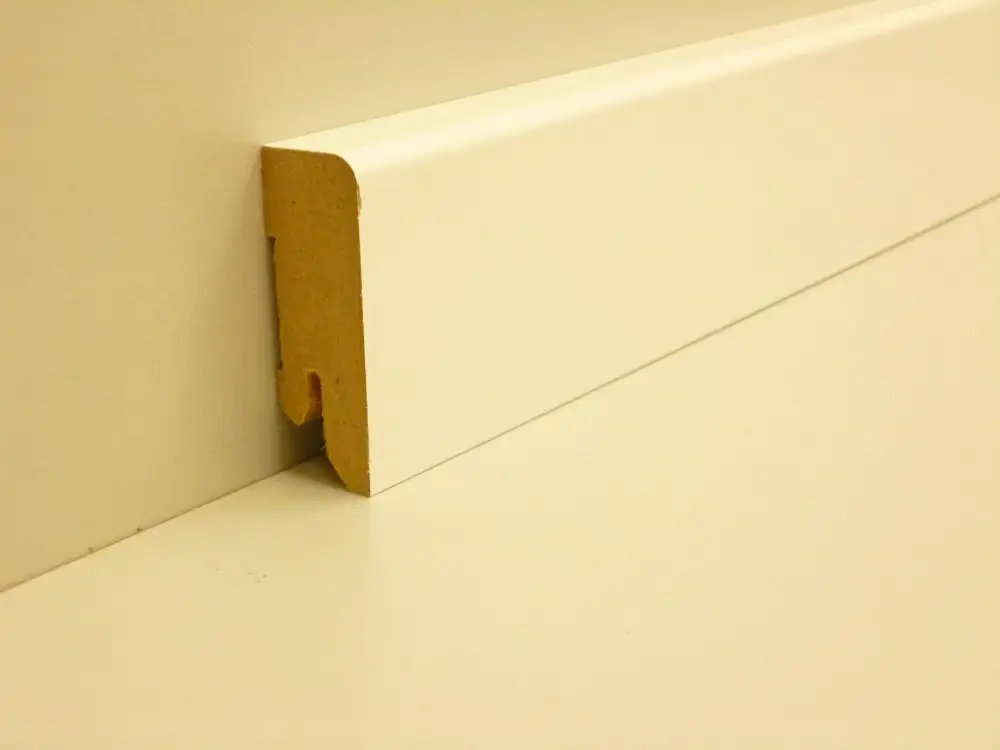 B.S. Bauprogramm Clip-Sockelleiste 250 cm 50 x 18 mm Weiß hochglanz