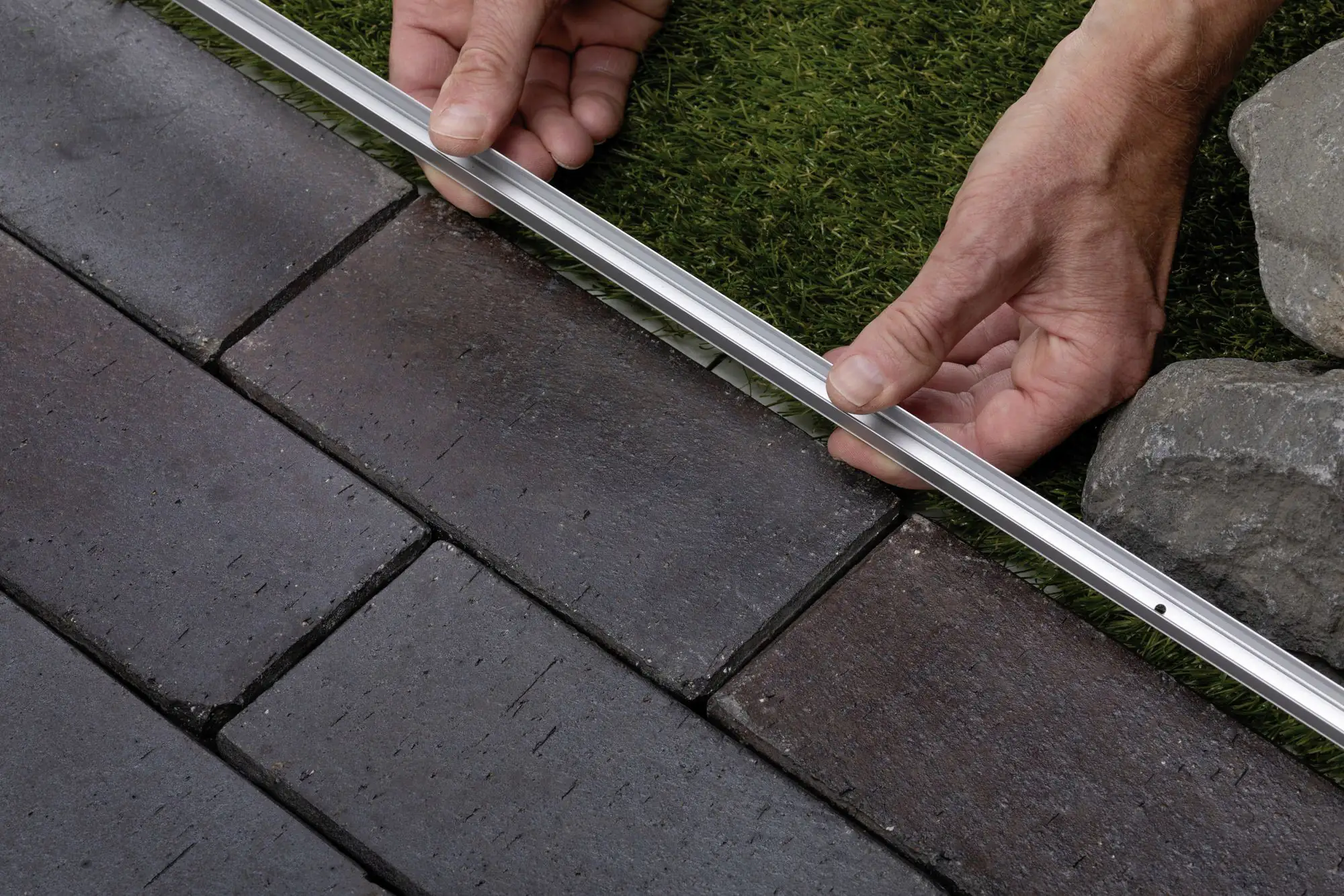 Paulmann Plug & Shine Stripe Smooth Outdoor 10 m schwarz dimmbar