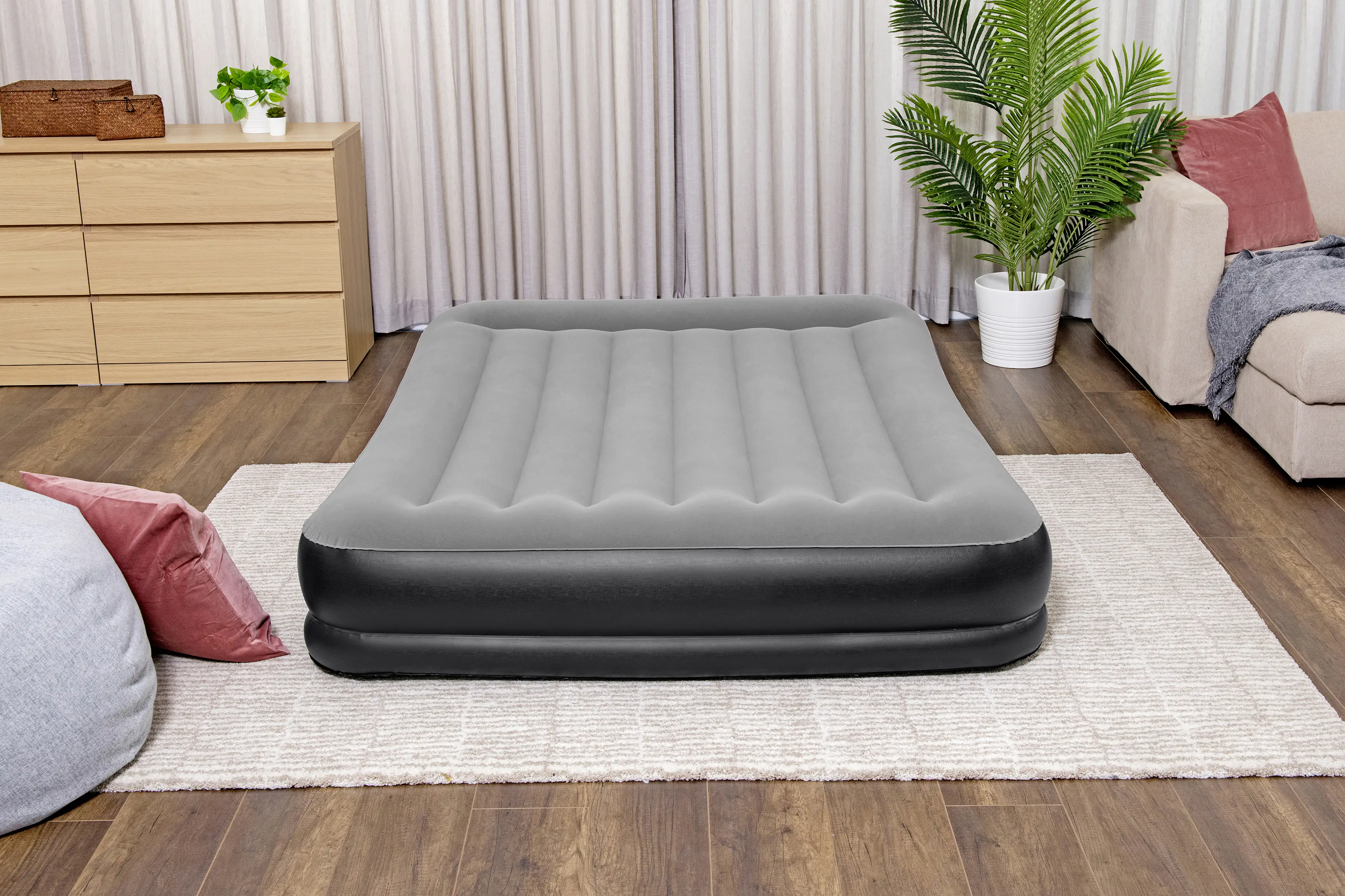 Bestway Luftbett TriTech 203 x 152 x 36 cm mit integrierter Luftpumpe