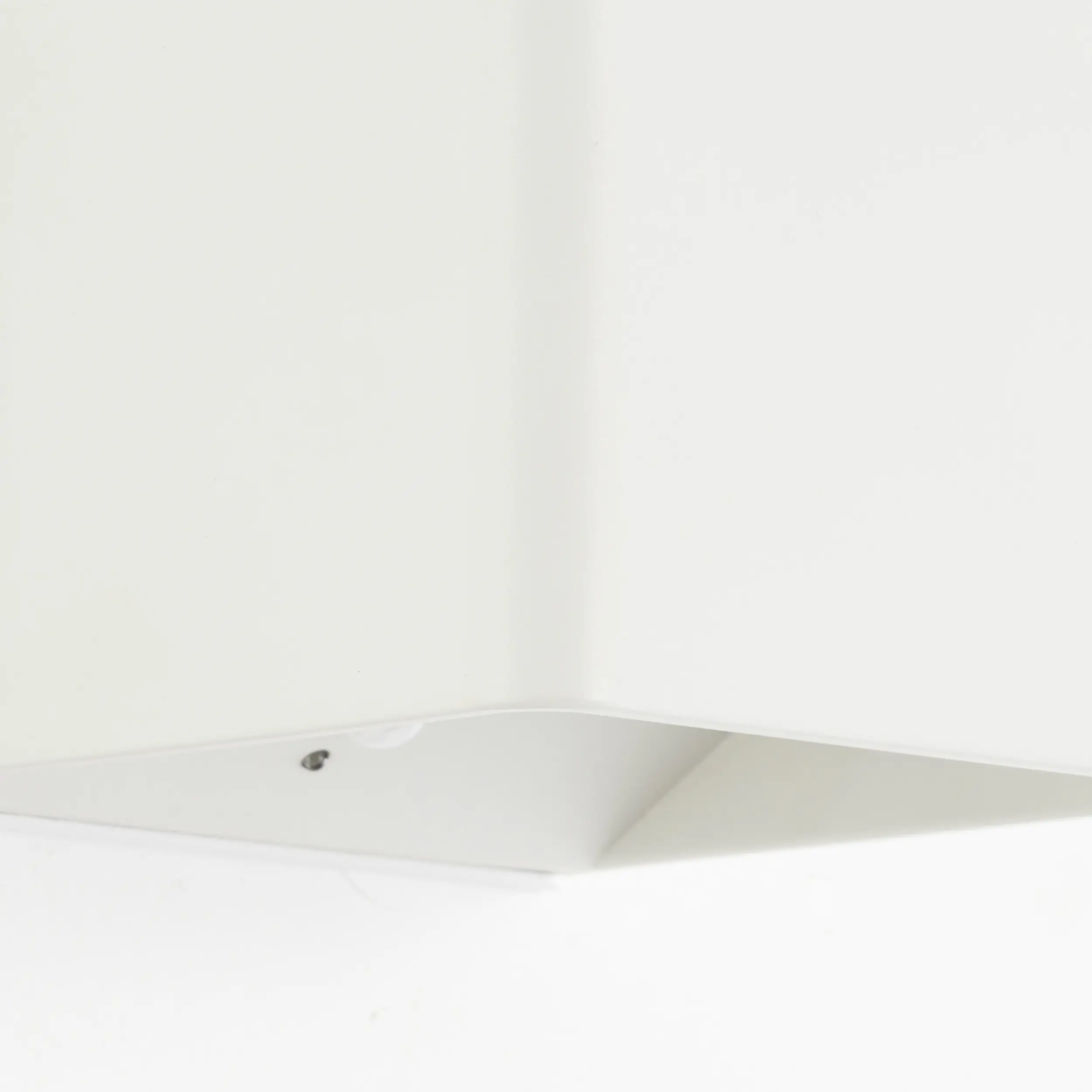 Brilliant Iseo LED Außenleuchte 4 W mit Bewegungsmelder und USB-Anschluss weiß