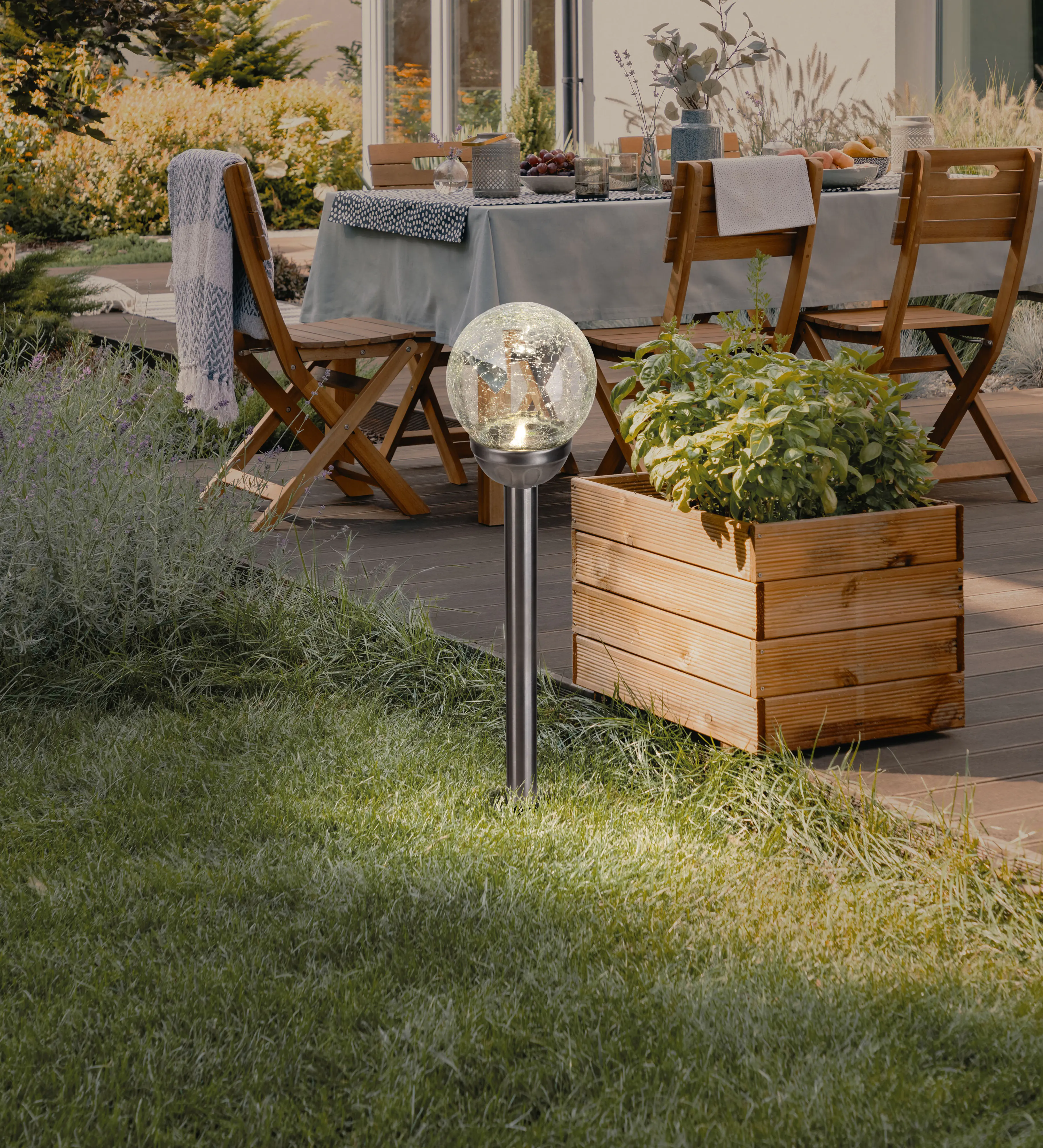 Light & More LED Solarleuchte Kugel silber