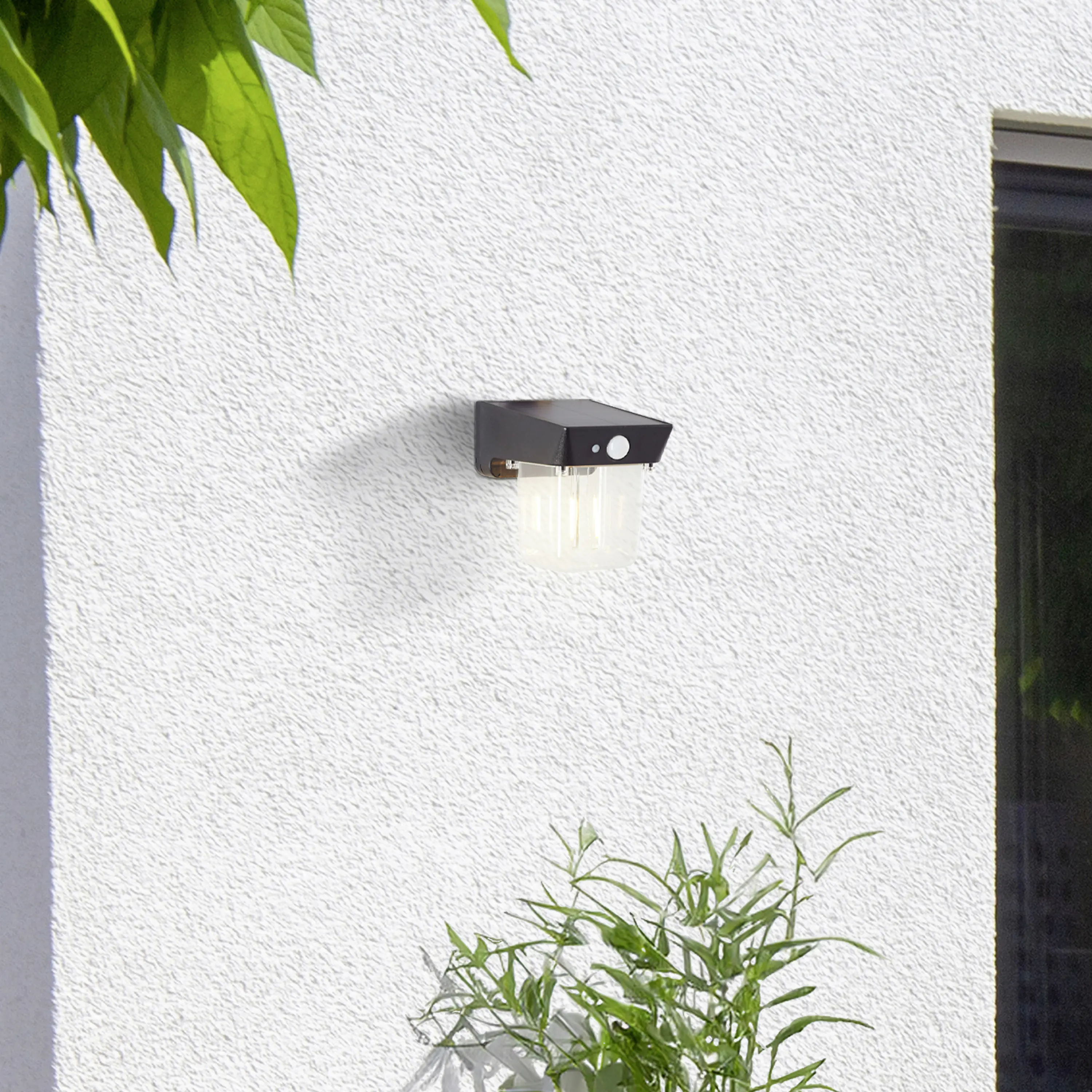 Brilliant Solar-Außenwandleuchte Parson 2W warmweiß Bewegungsmelder