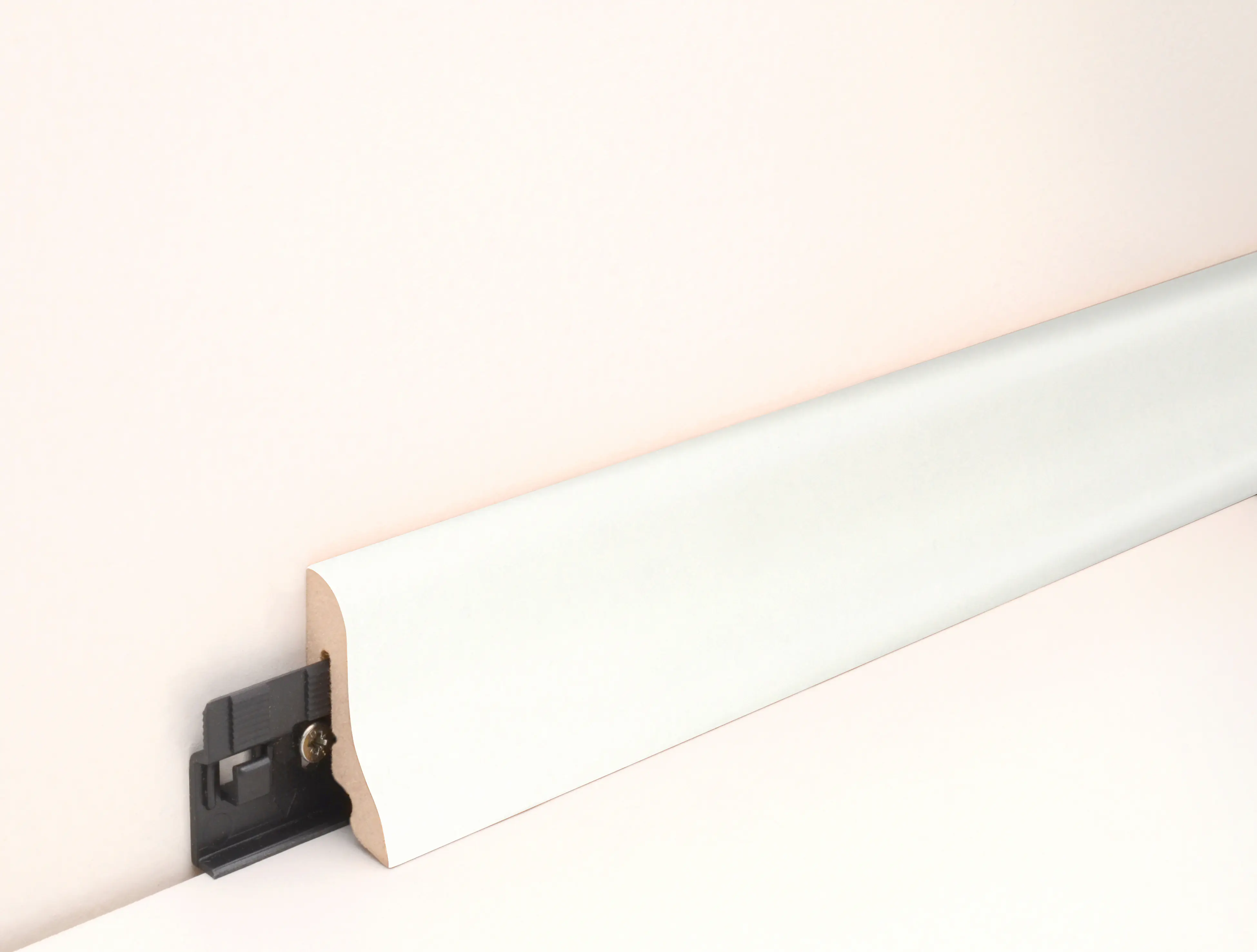 Neuhofer Fußleiste 240 cm x 38,5 x 18,5 mm weiß foliert