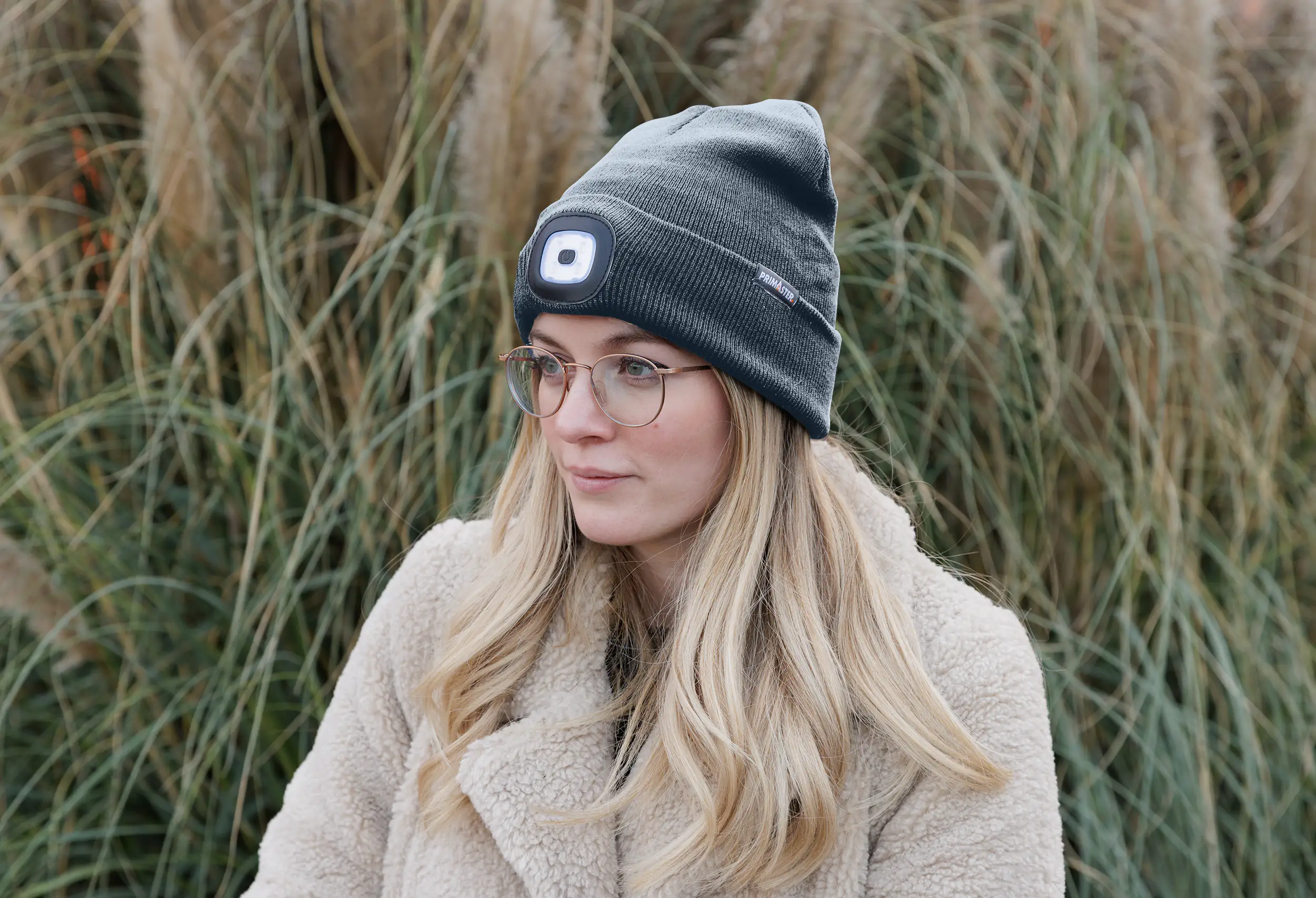 Primaster Mütze Beanie mit LED-Licht laden per USB