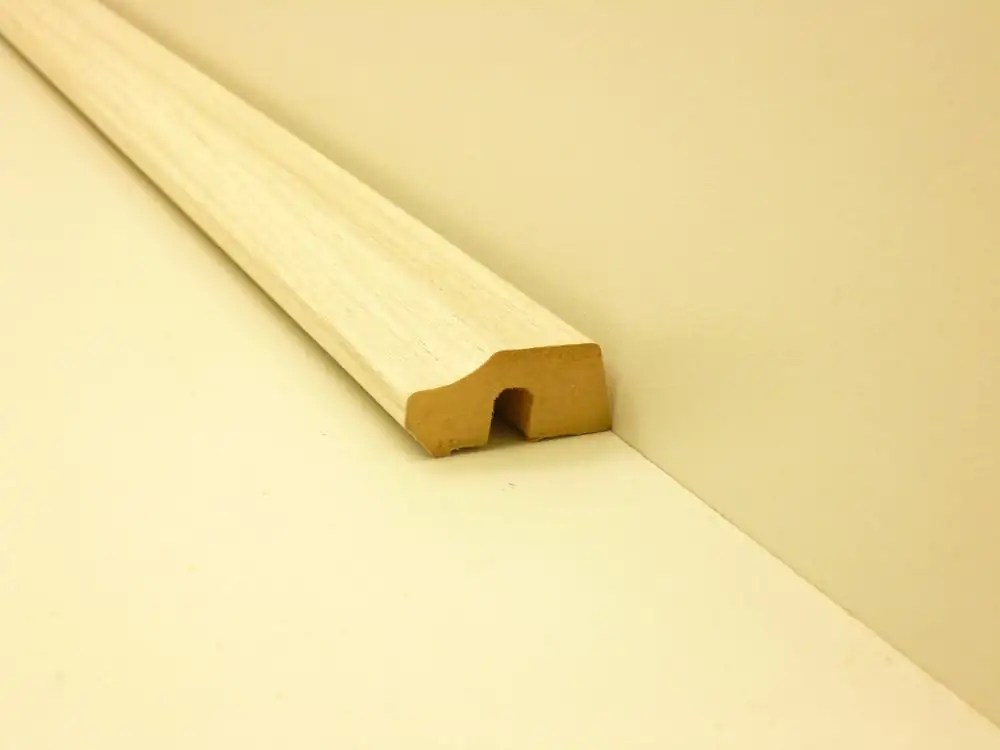 B.S. Bauprogramm Deckenabschlußleiste 260 cm 36 x 17 mm Esche grau