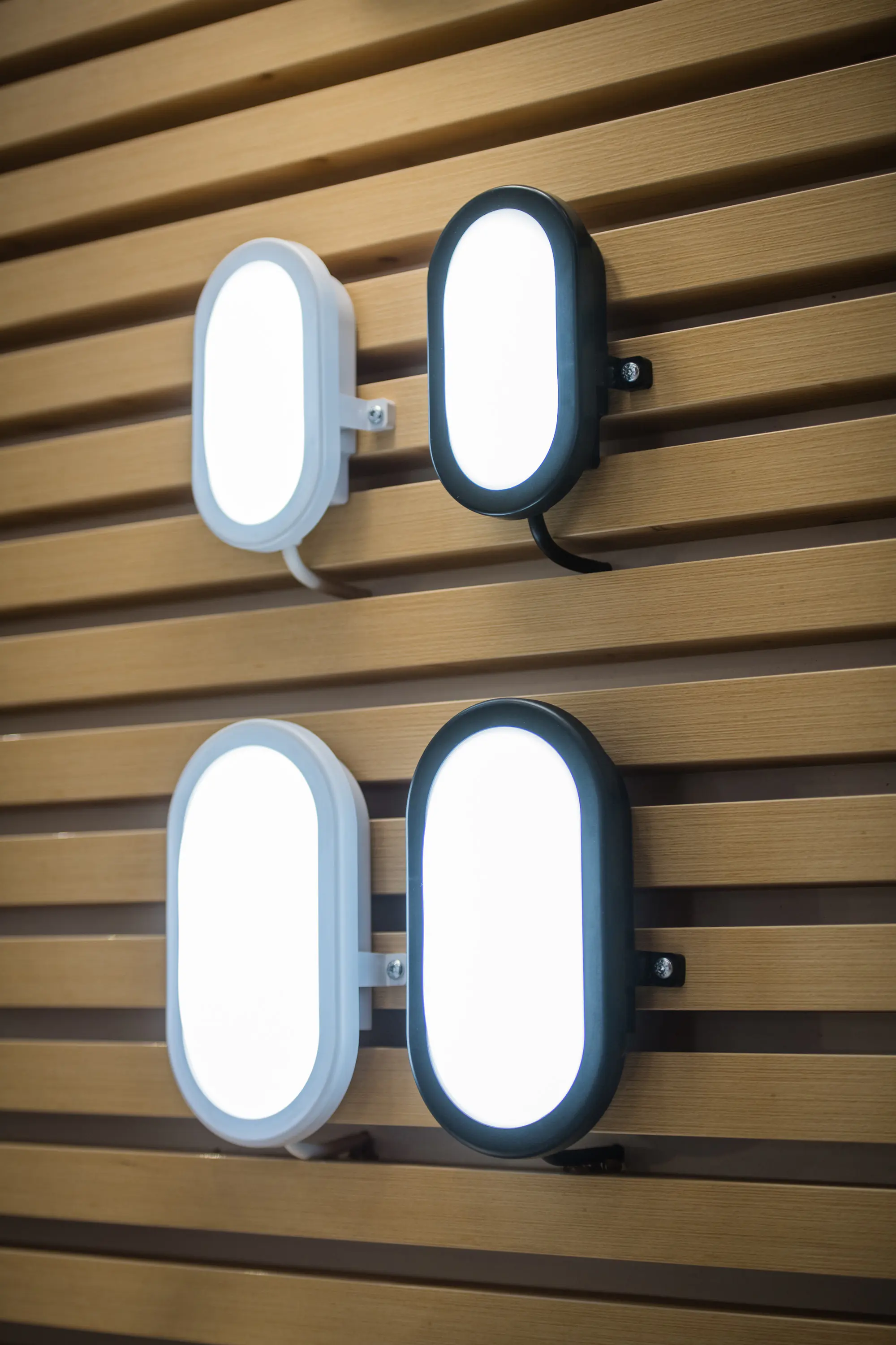 Ledvance LED Ovalleuchte Bulkhead schwarz 11 Watt, IP 54