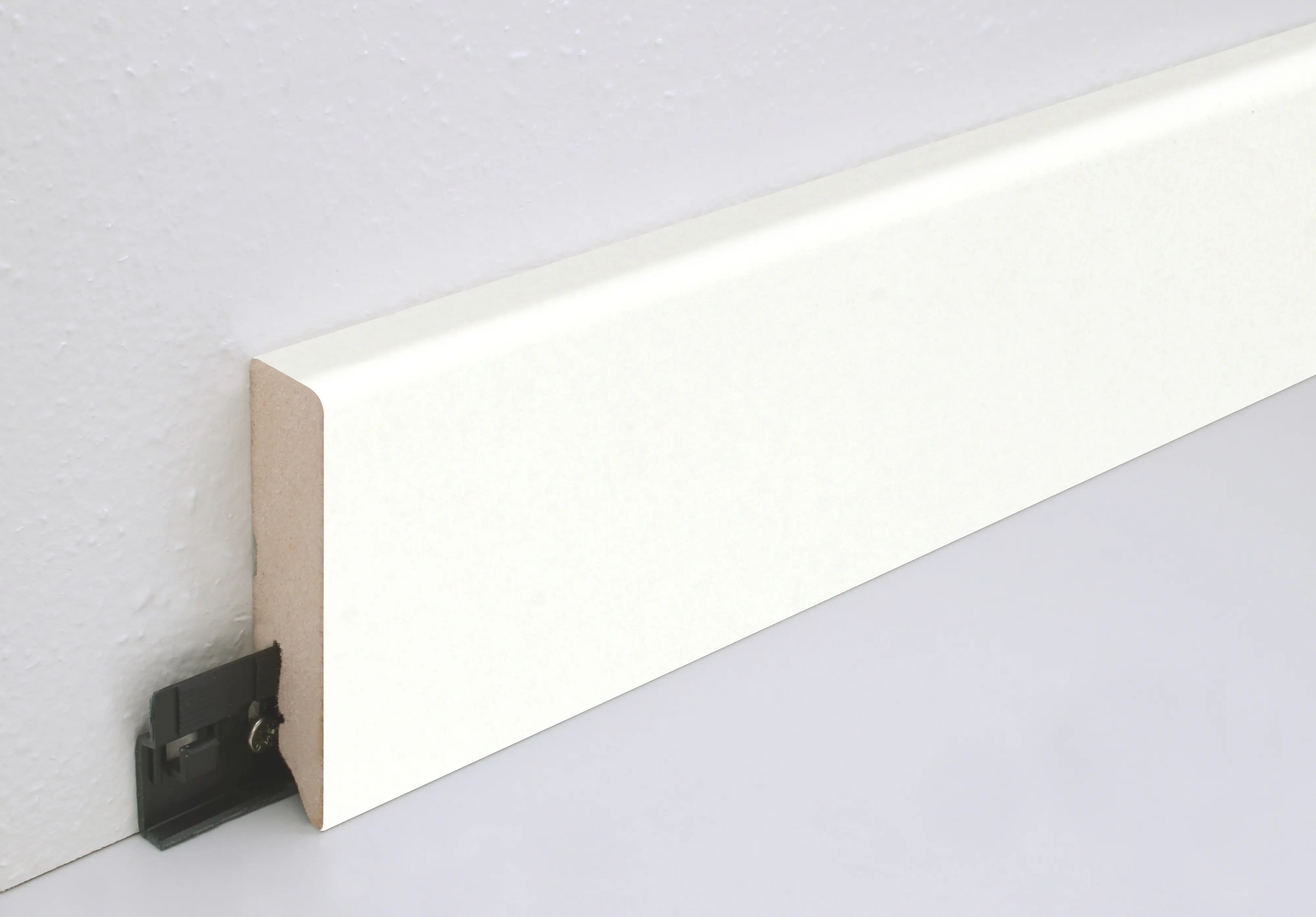 Neuhofer Fußleiste 240 cm x 70 x 16 mm weiß foliert