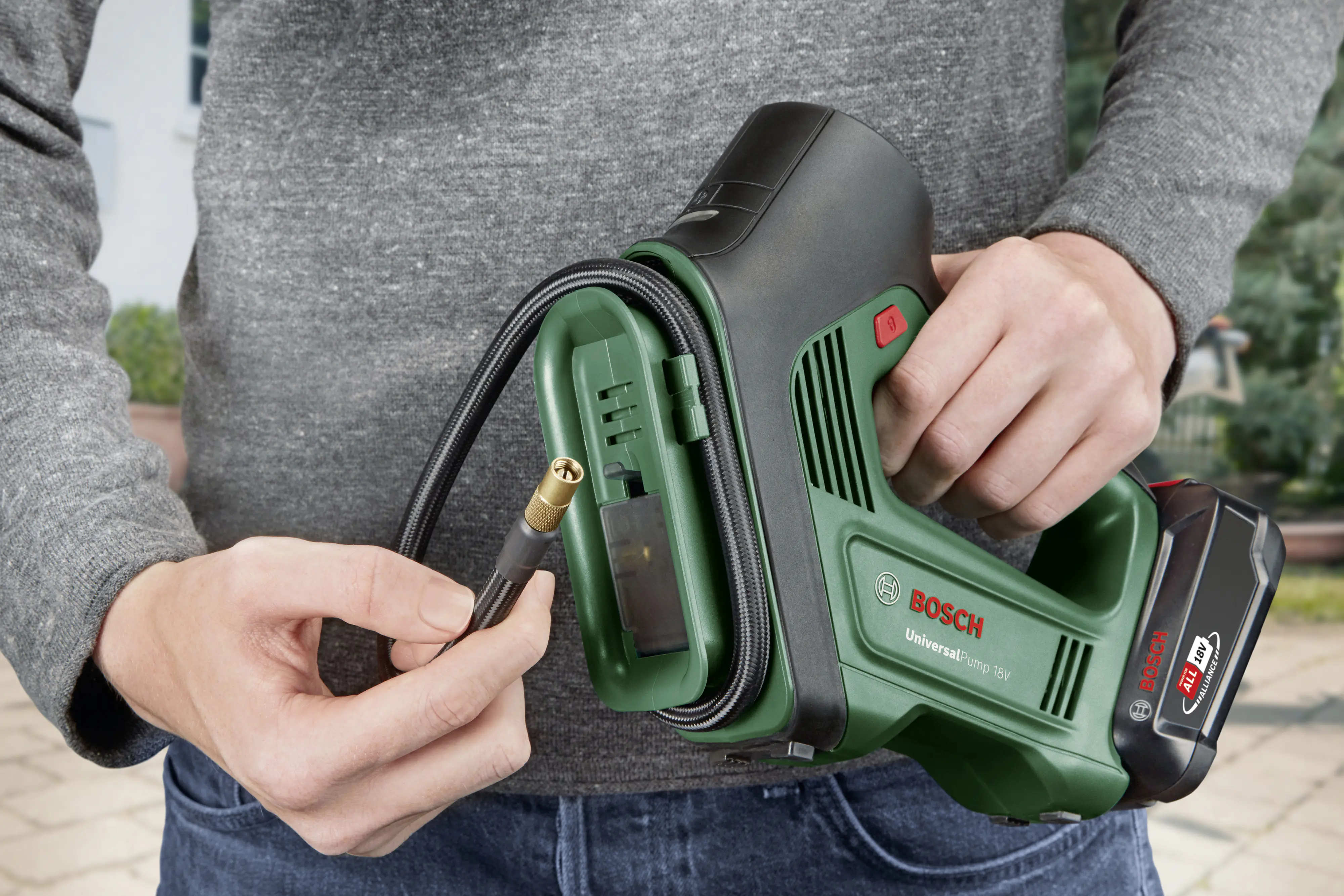 Bosch Akku-Druckluftpumpe UniversalPump 18V Solo