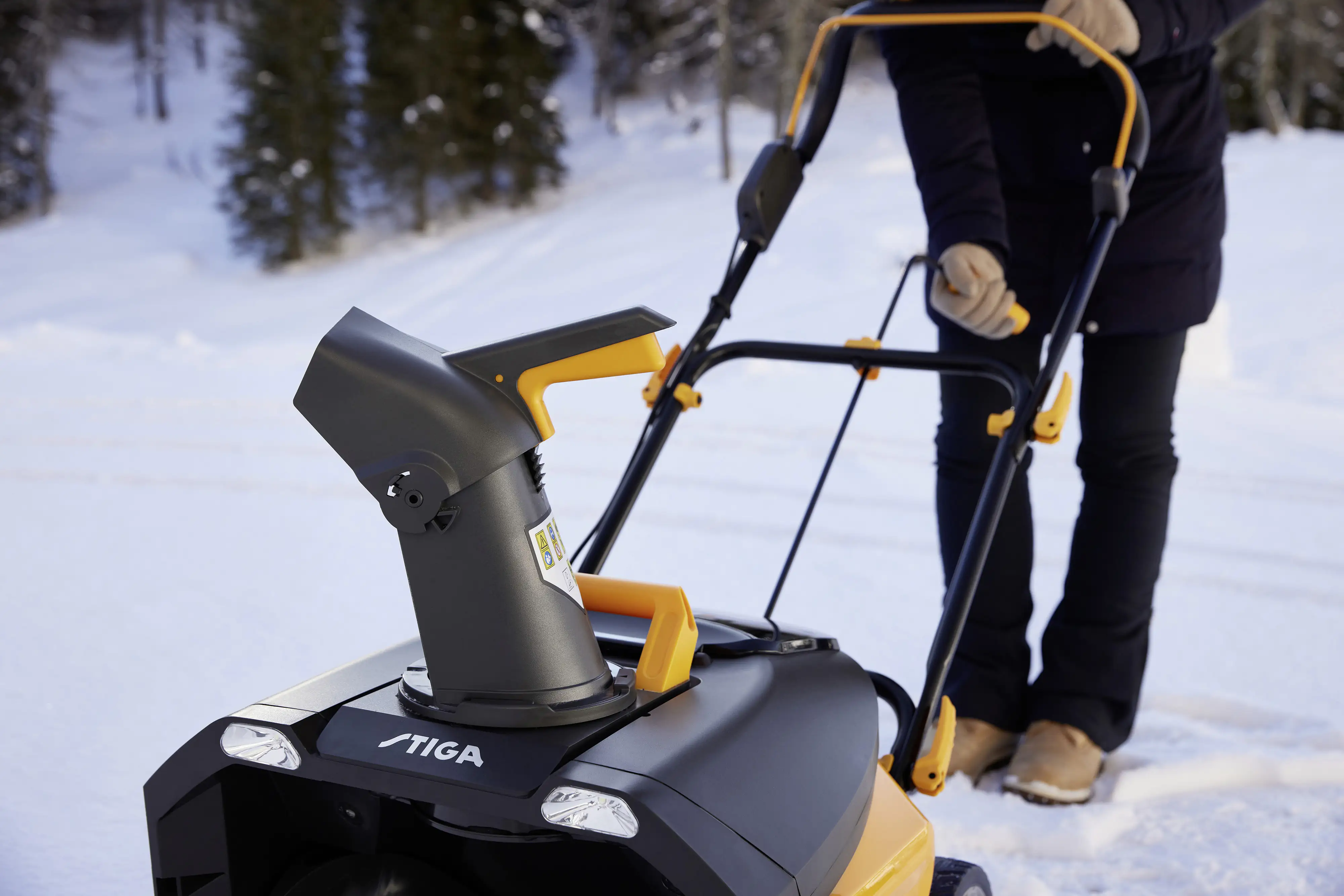 Stiga Akku-Schneefräse ST 700e Kit Arbeitsbreite 50 cm 4 Ah 48 Volt