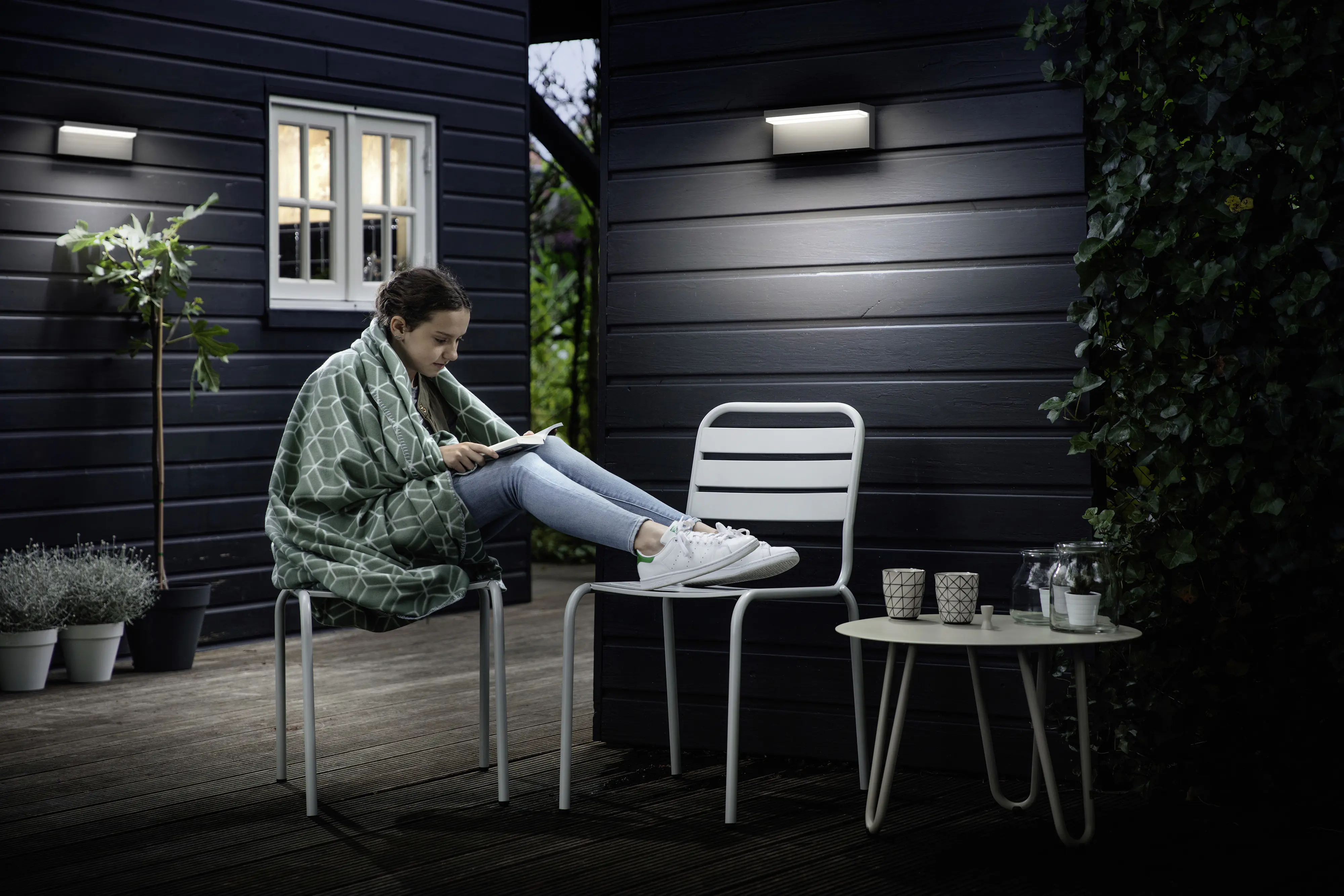Philips LED Außenwandleuchte Bustan anthrazit warmweiß