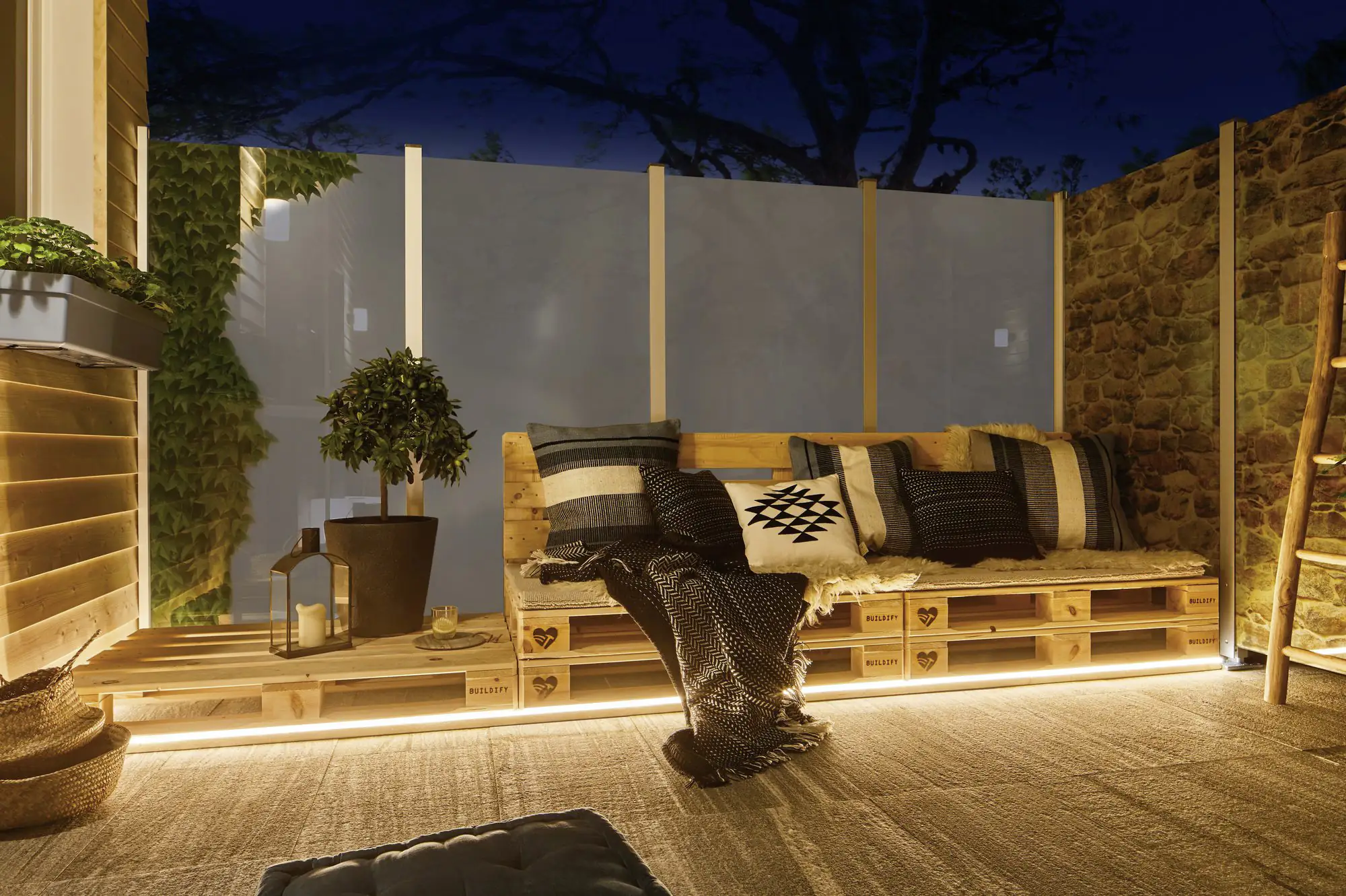 Paulmann Plug & Shine Stripe Smooth Outdoor 10 m schwarz dimmbar