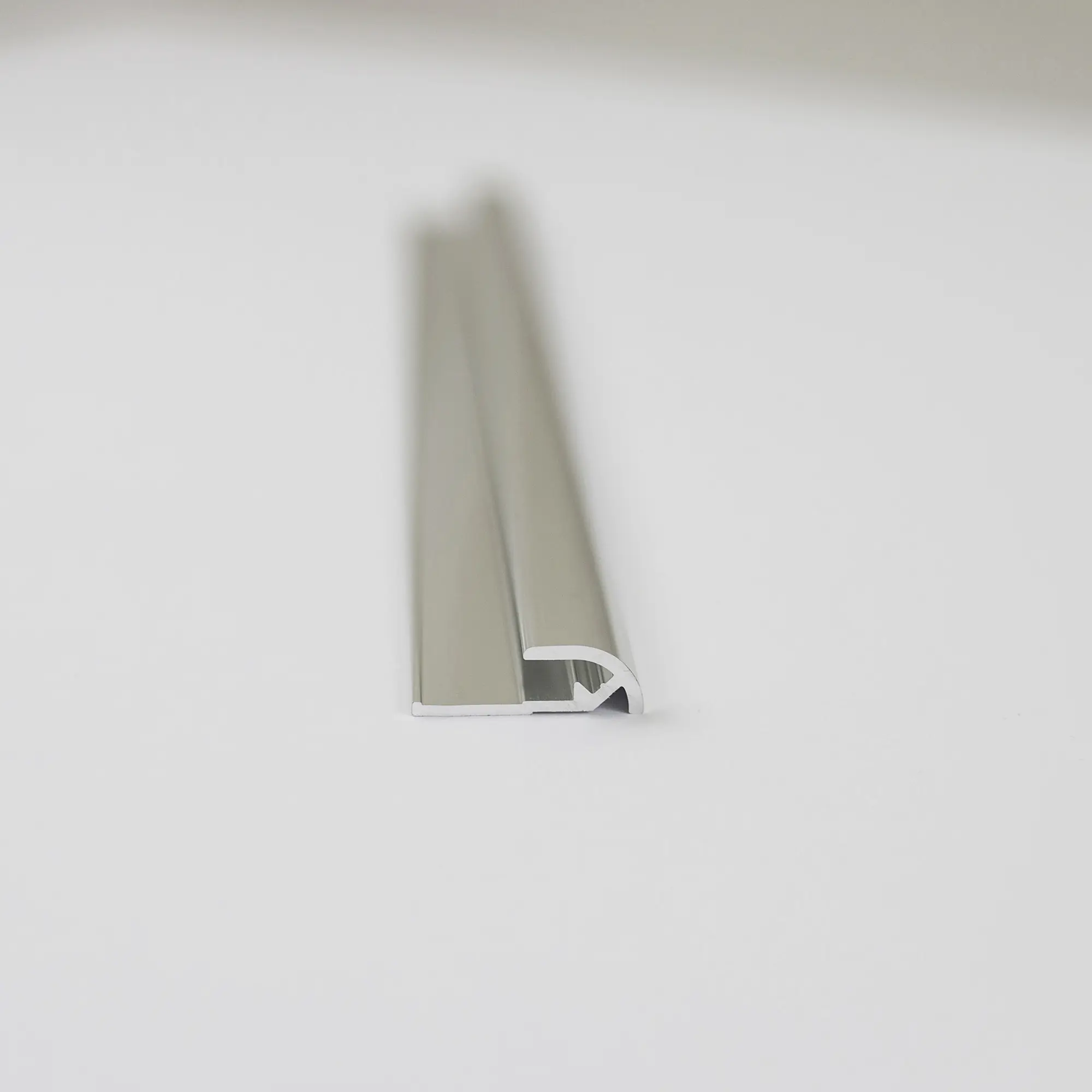 Breuer Profil Abschluss rund 2,3x0,7x210 cm, alu chromeffekt