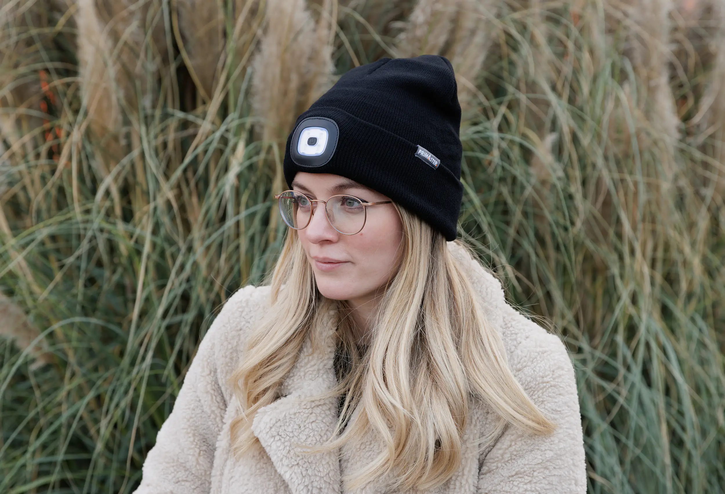 Primaster Mütze Beanie mit LED-Licht laden per USB