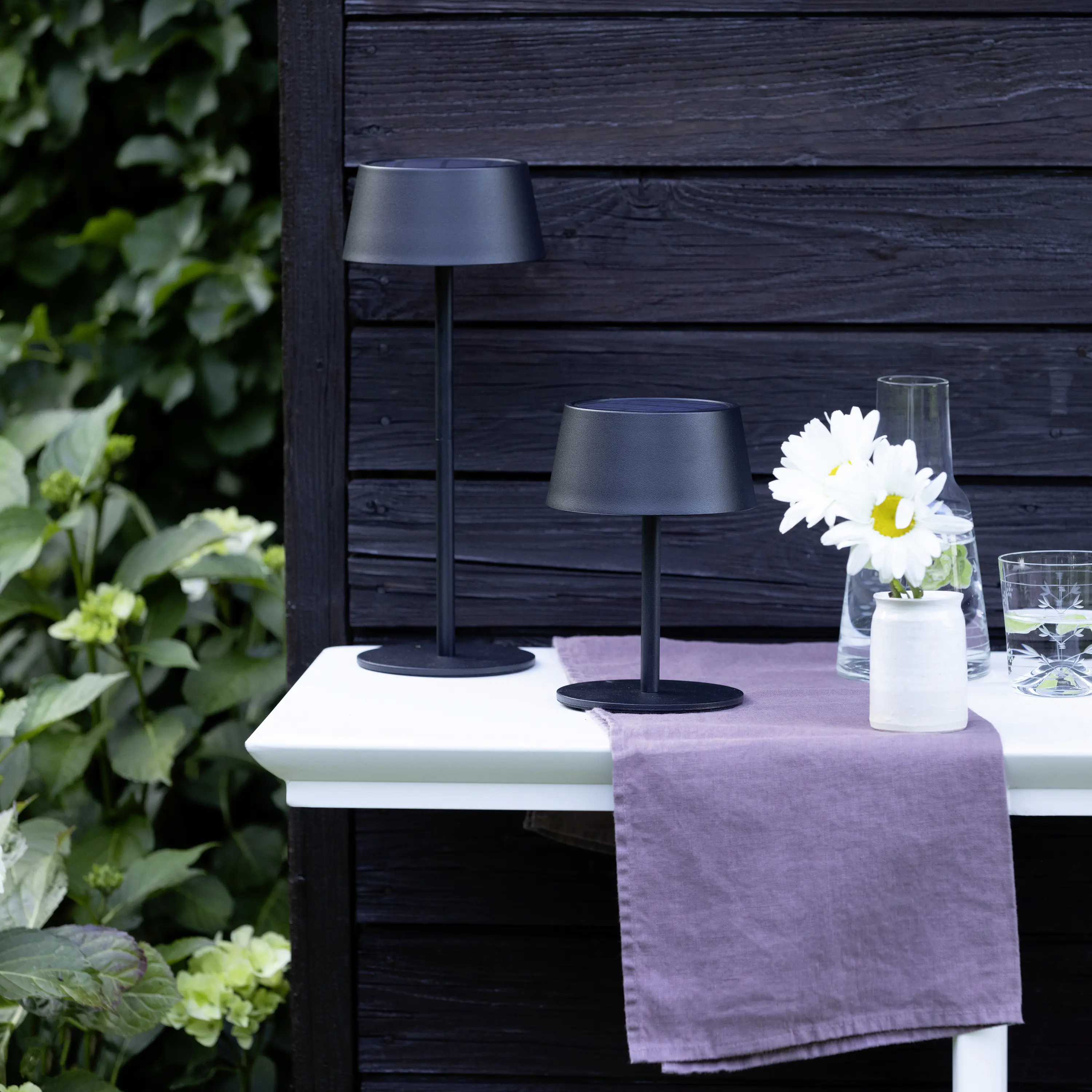 Brilliant Solartischleuchte Picco mit USB-Anschluss 4W warmweiß