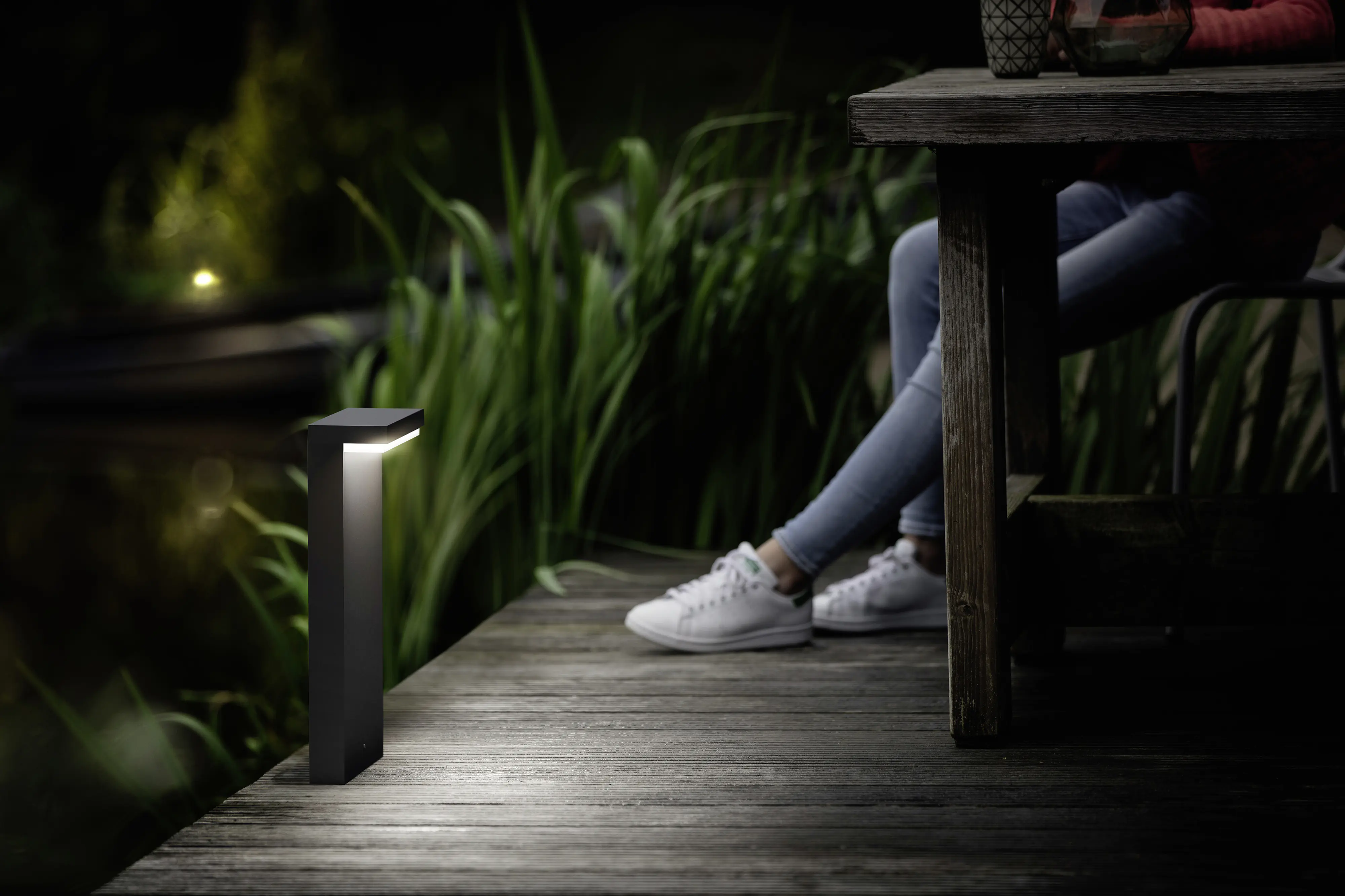 Philips LED Sockelleuchte Bustan warmweiß anthrazit