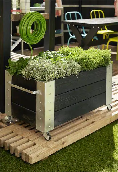 Plus Blumenkasten Cubic 87 x 50 x 47 cm schwarz mit Räder
