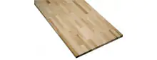 Rechteckige Küchenplatte aus durchgehender Holzlamelle, in natürlicher Optik auf weißem Hintergrund.