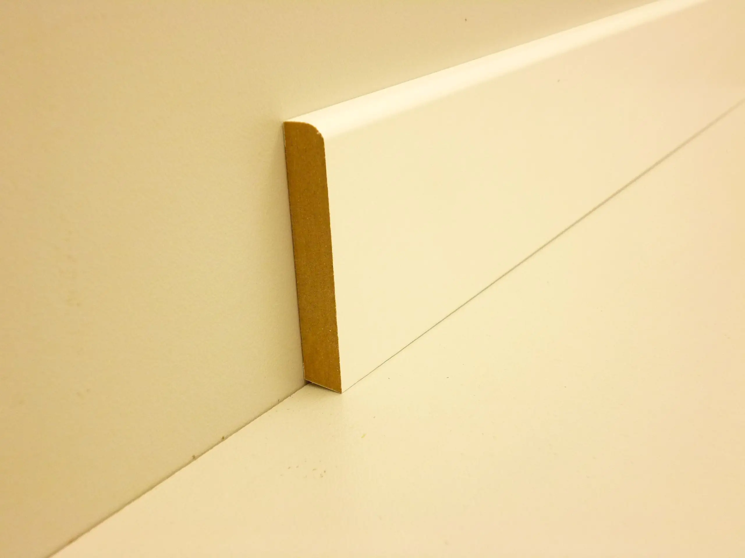 B.S. Bauprogramm Sockelleiste 250 cm 60 x 10 mm Blütenweiß