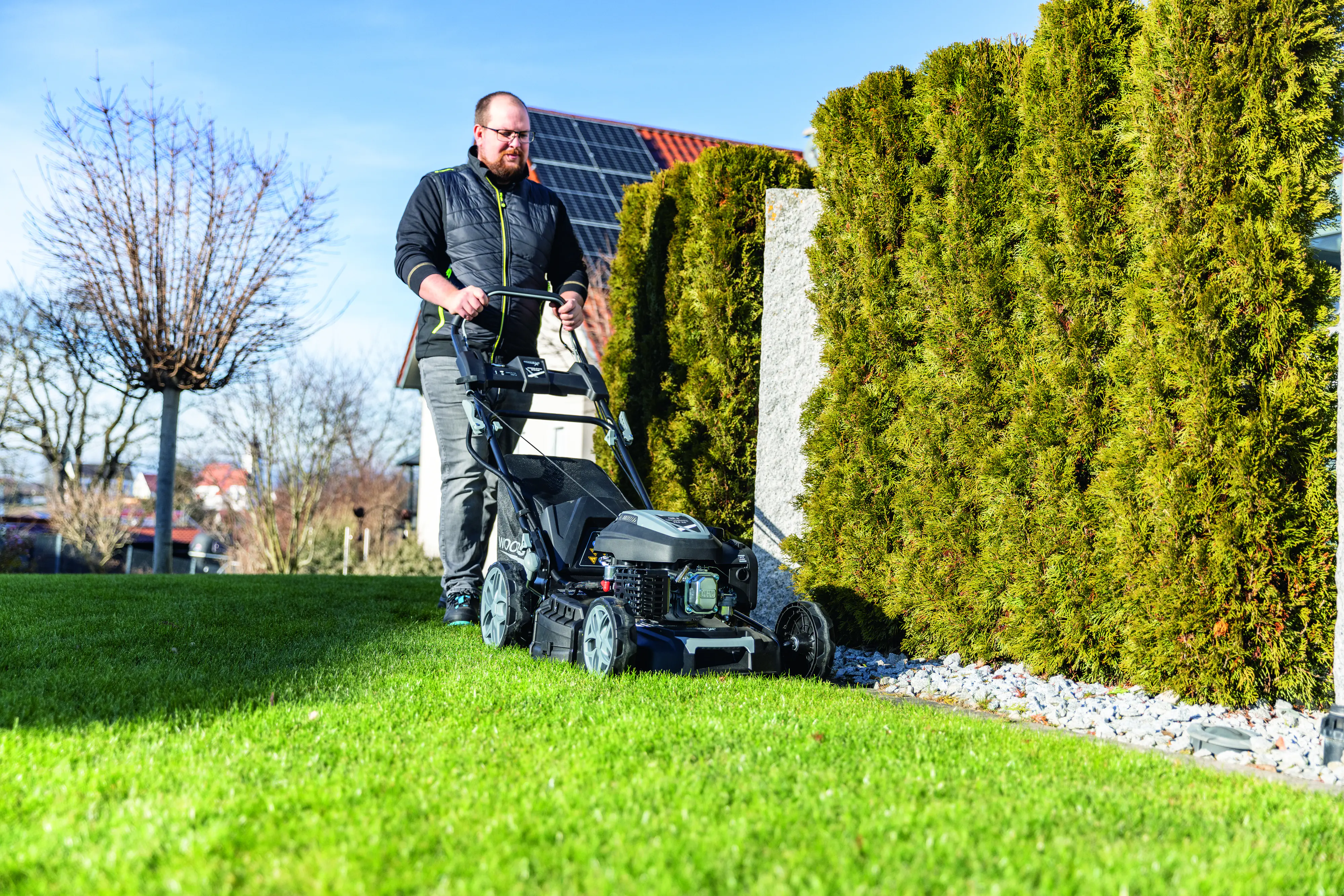 Woodster Benzin-Rasenmäher BLM560-225ES inkl. 2Ah Akku + 2,4A Ladegerät