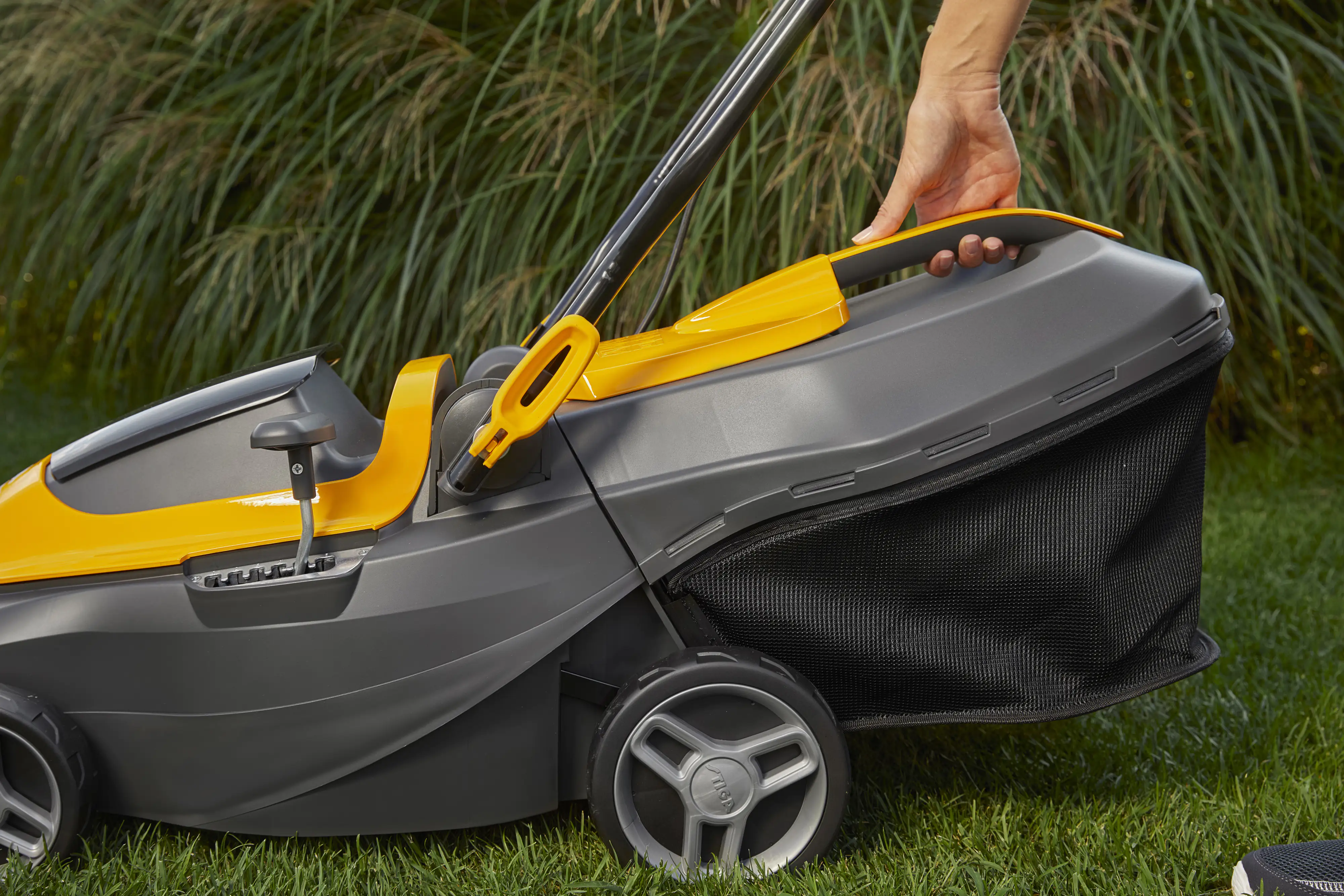 Stiga Akku Rasenmäher Collector 136e 20 V, 34 cm Schnittbreite