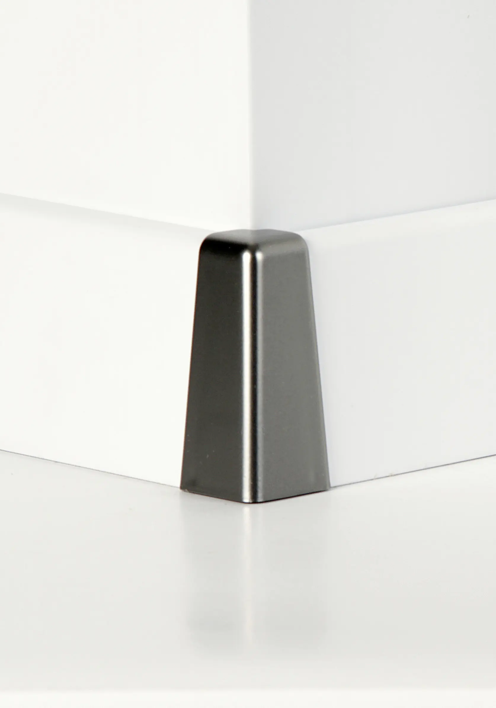 Classen Außenecke für Clip-Laminatleiste foliert 19 x 58 mm chrom