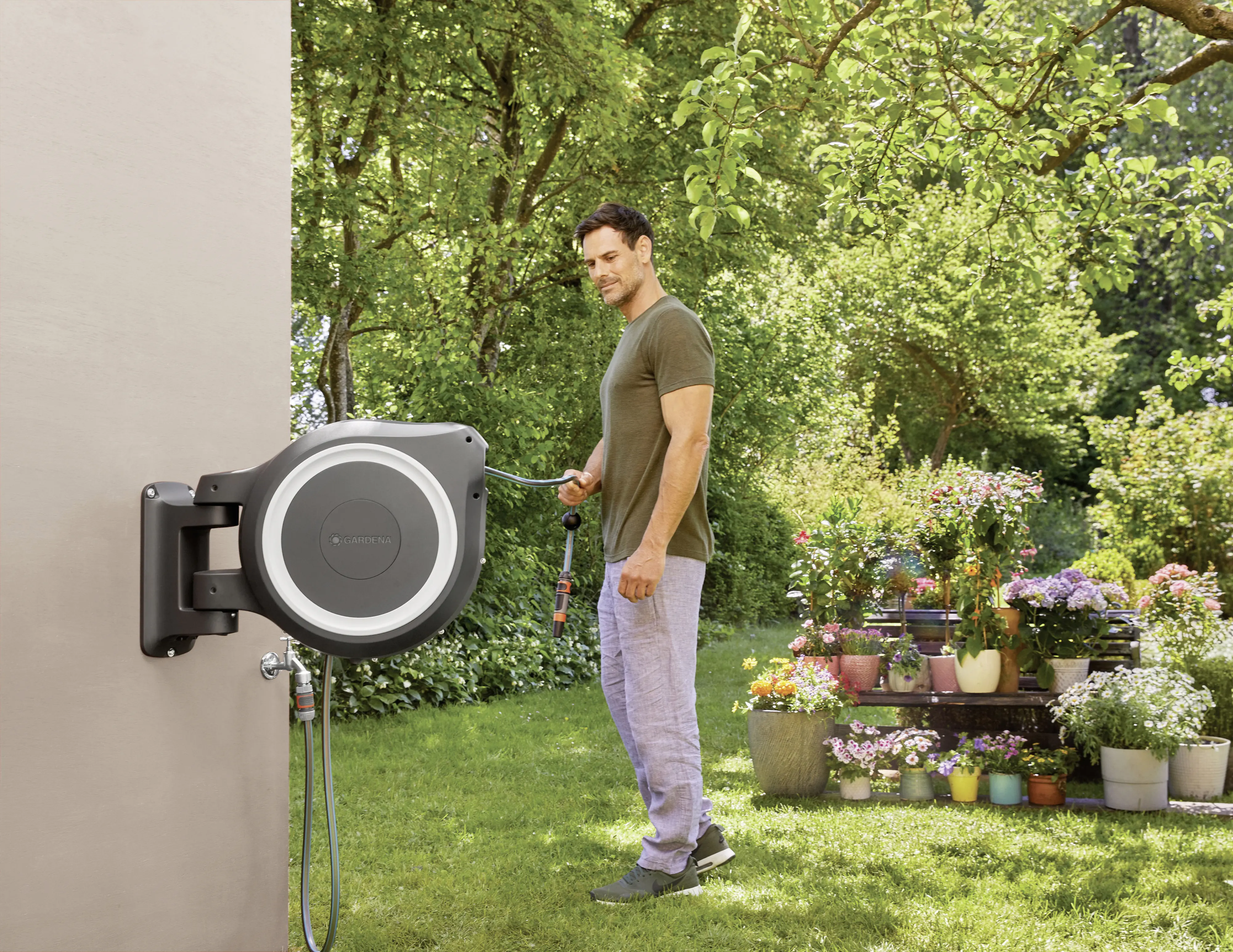 Gardena Wandschlauchbox RollUp M/L mit 25 m Schlauch