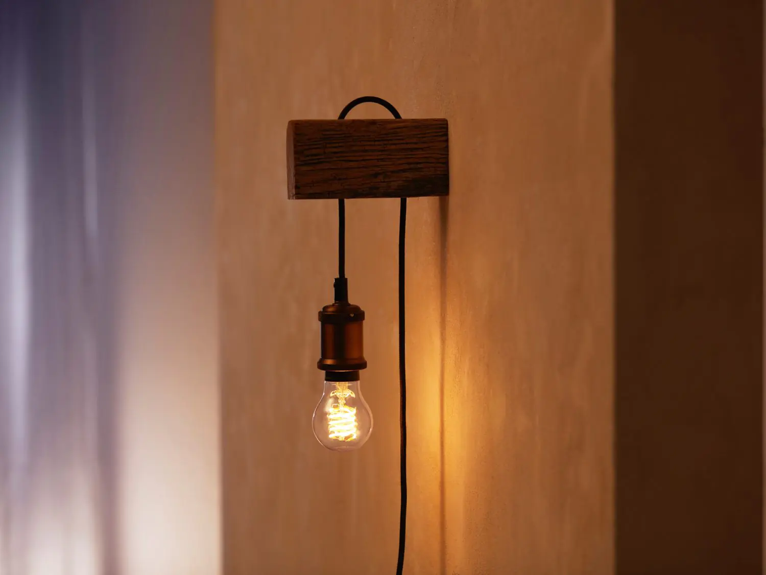 Philips HUE LED-Leuchtmittel Filament Vintage A60 E27 7W warmweiß smart