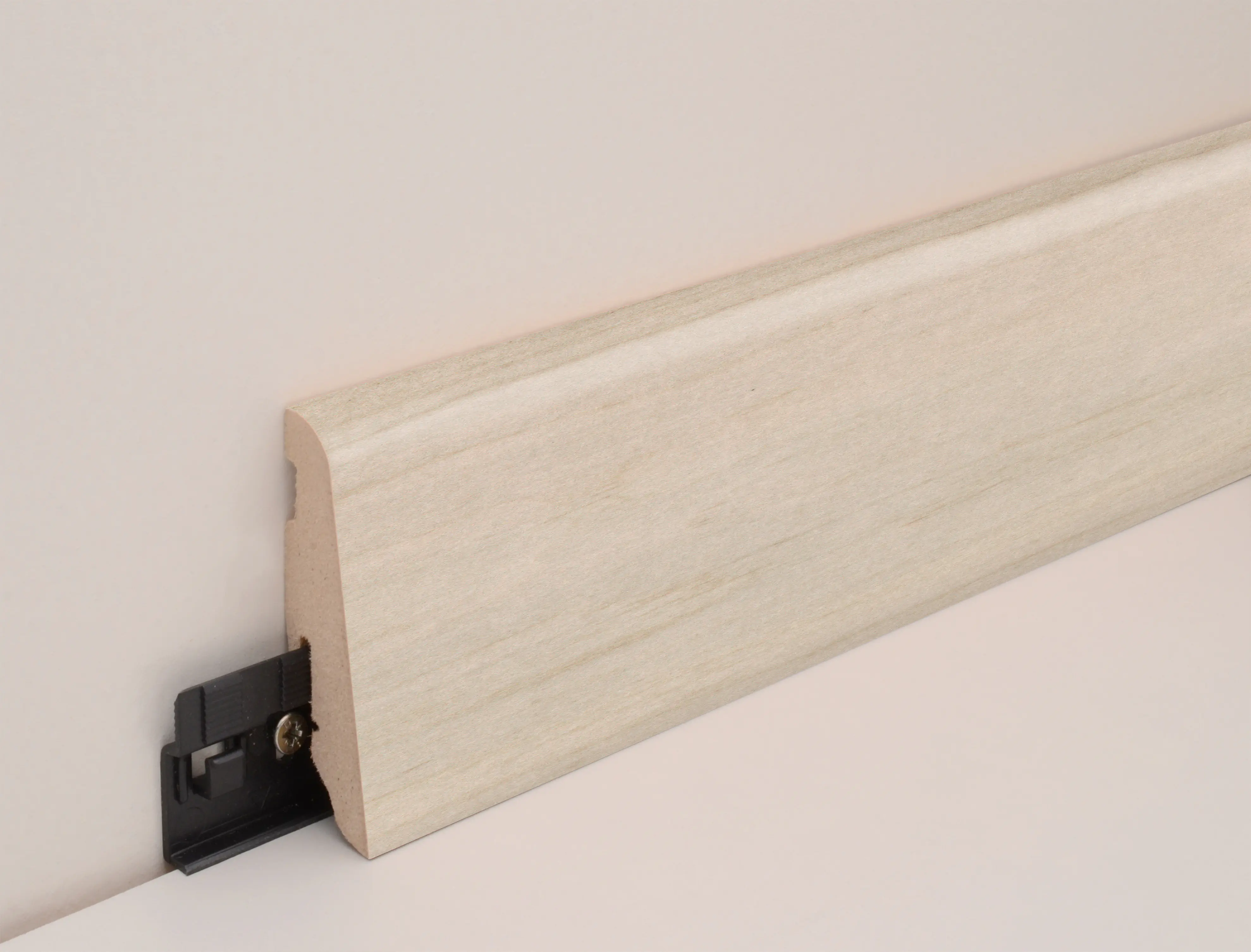 Neuhofer Fußleiste 240 cm x 58 x 19 mm Eiche Erle