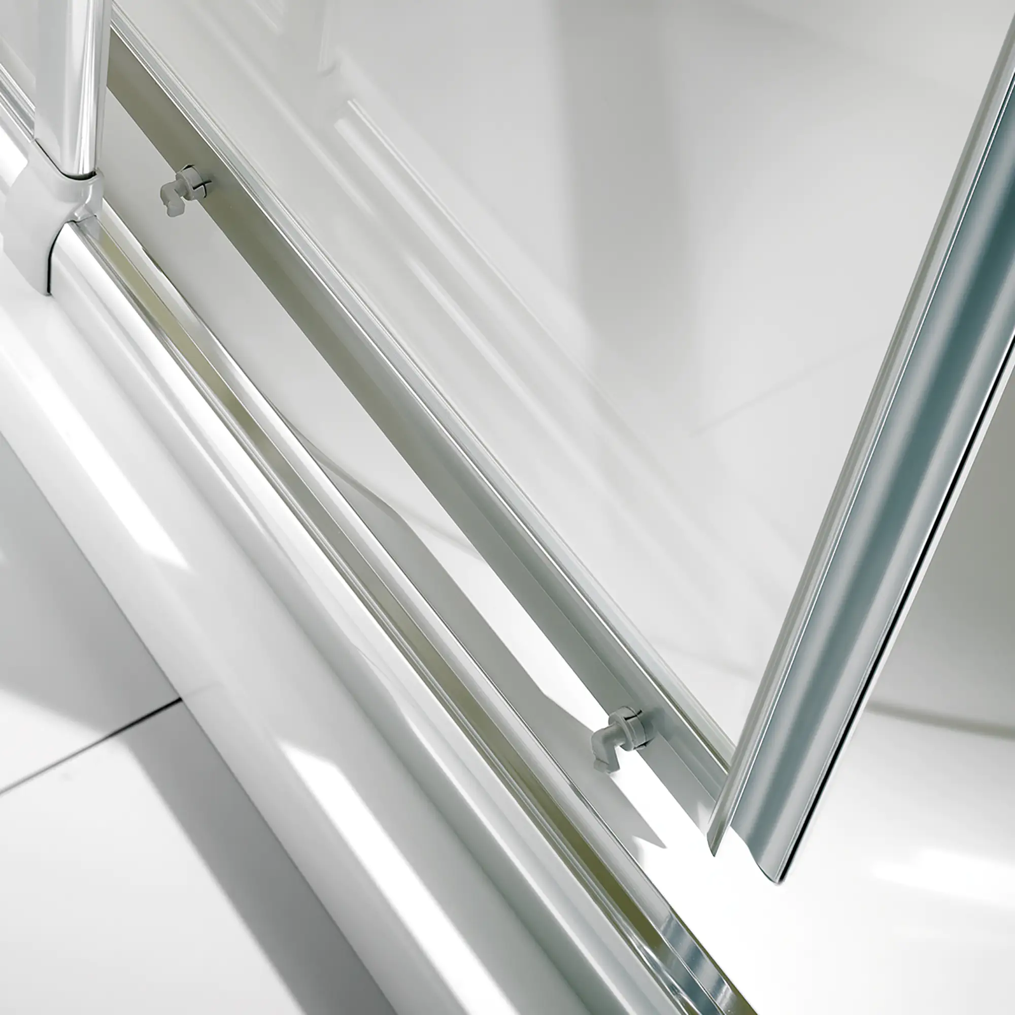 Breuer Fara 4 Eckdusche Diagonaleinstieg 80 x 90 cm breit Alu matt