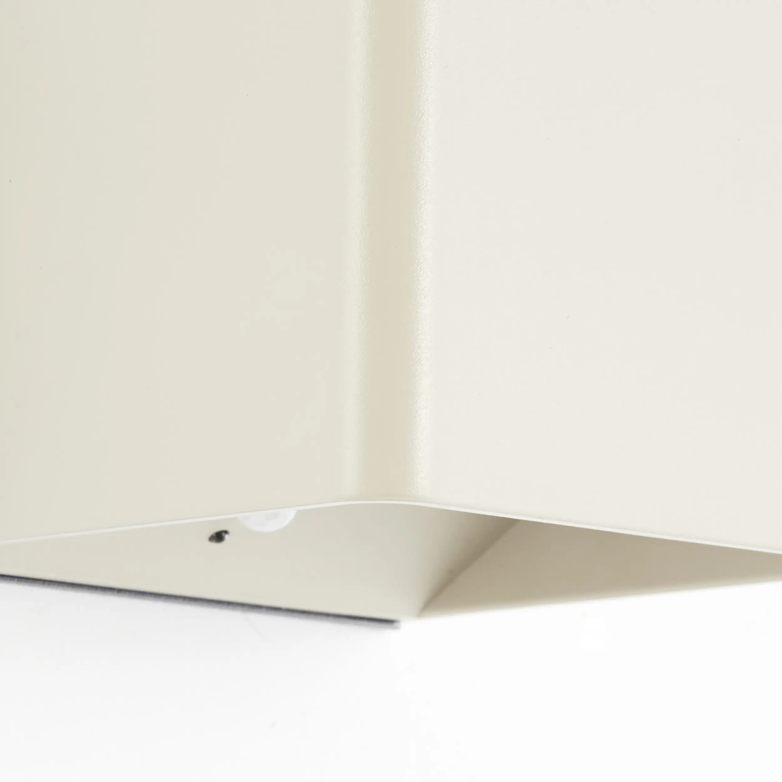 Brilliant Iseo LED Außenleuchte 4 W mit Bewegungsmelder und USB-Anschluss beige