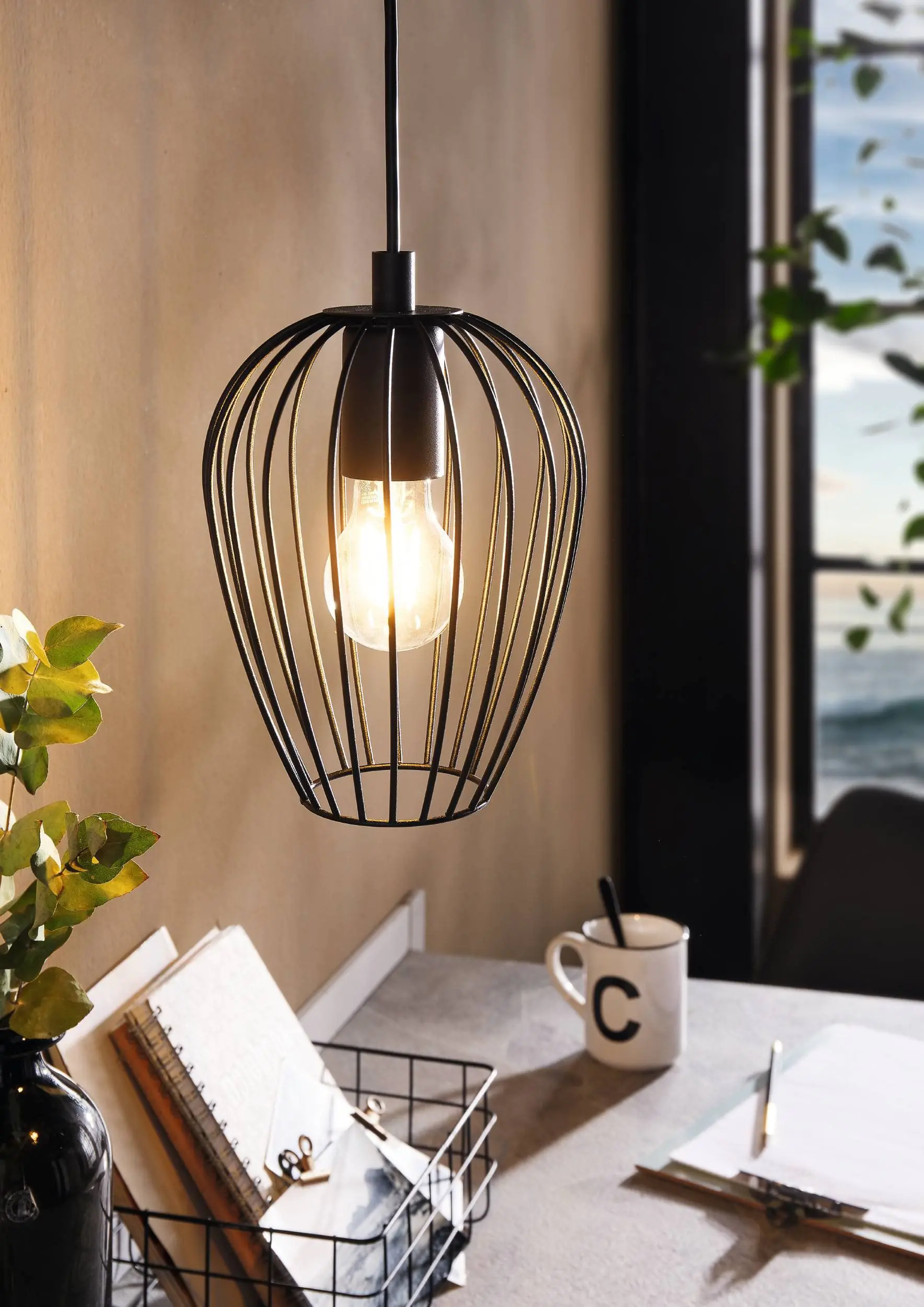 Eglo Pendelleuchte Newtown schwarz Ø 16 cm E27, max. 60 W