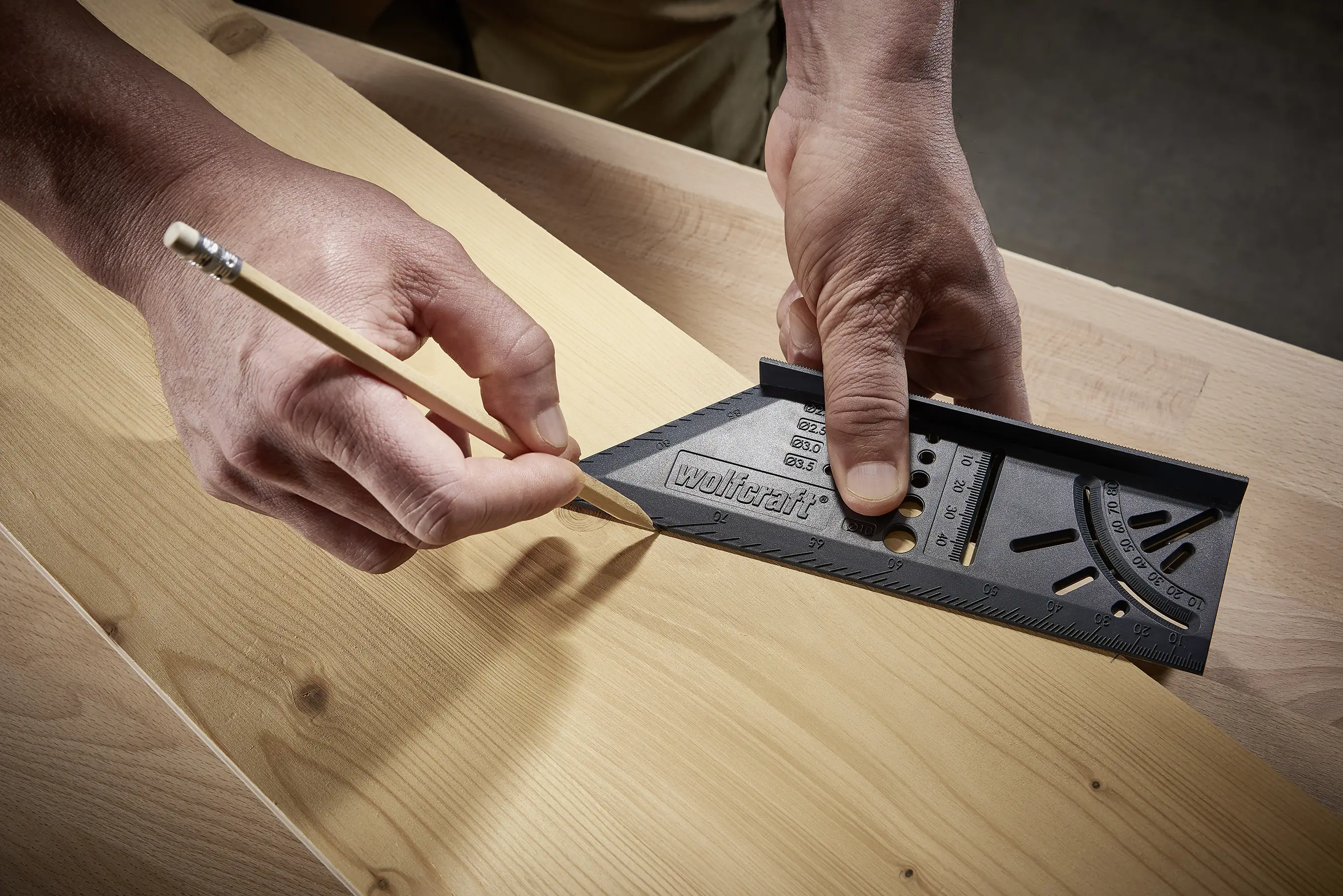 Wolfcraft 3D-Gehrungswinkel 45° und 90° als Streichmaß für paralle Linien