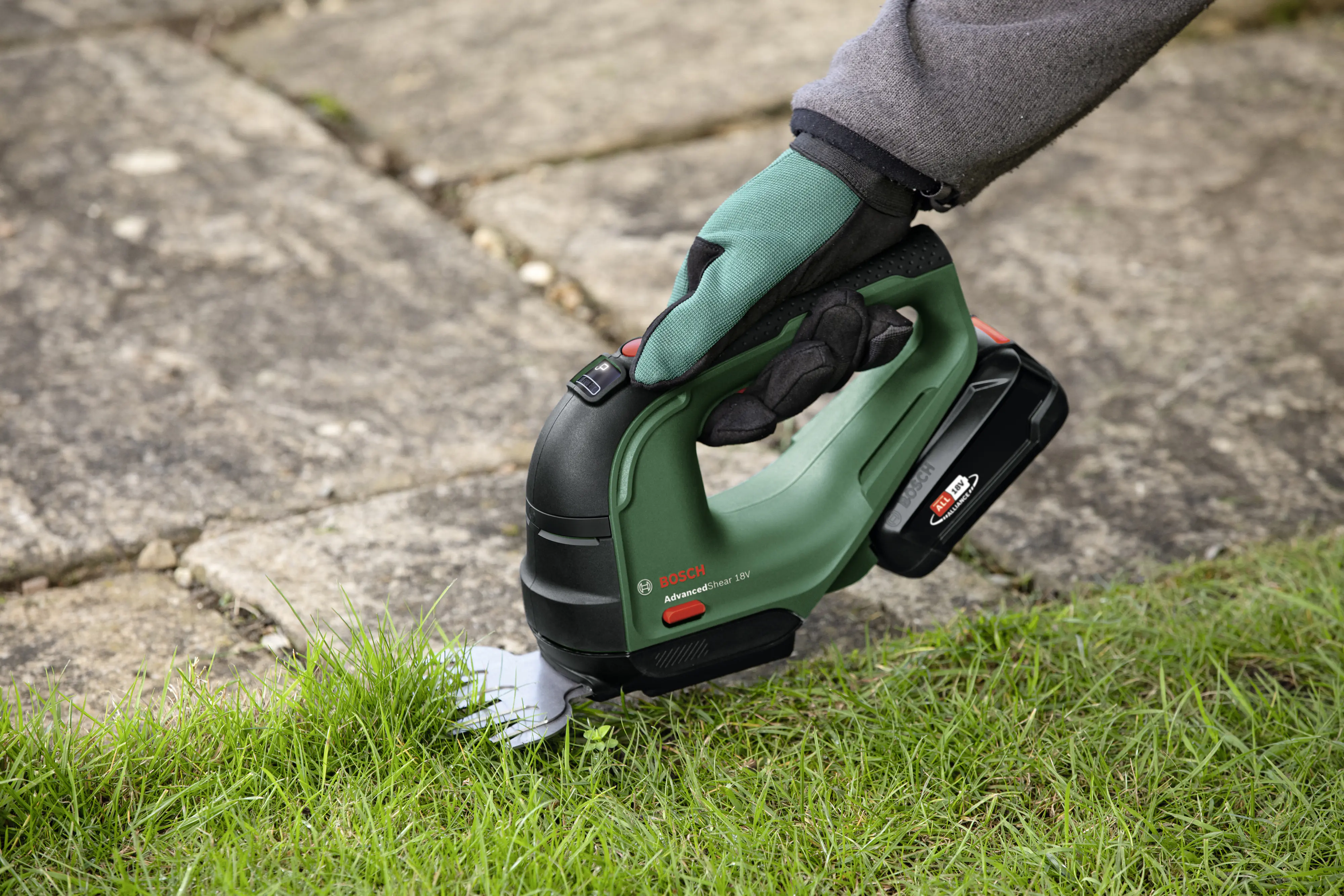 Bosch Akku-Strauch- und Grasscheren-Set AdvancedShear 18V-10 18 V, 2,0 Ah