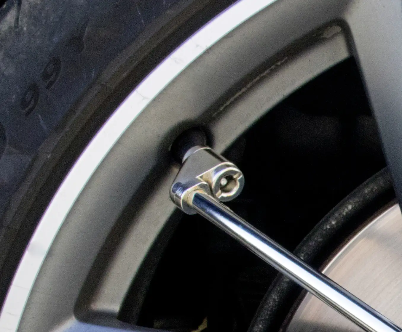 Güde Reifenfüller Digital V 12 PRO mit digitalem Manometer
