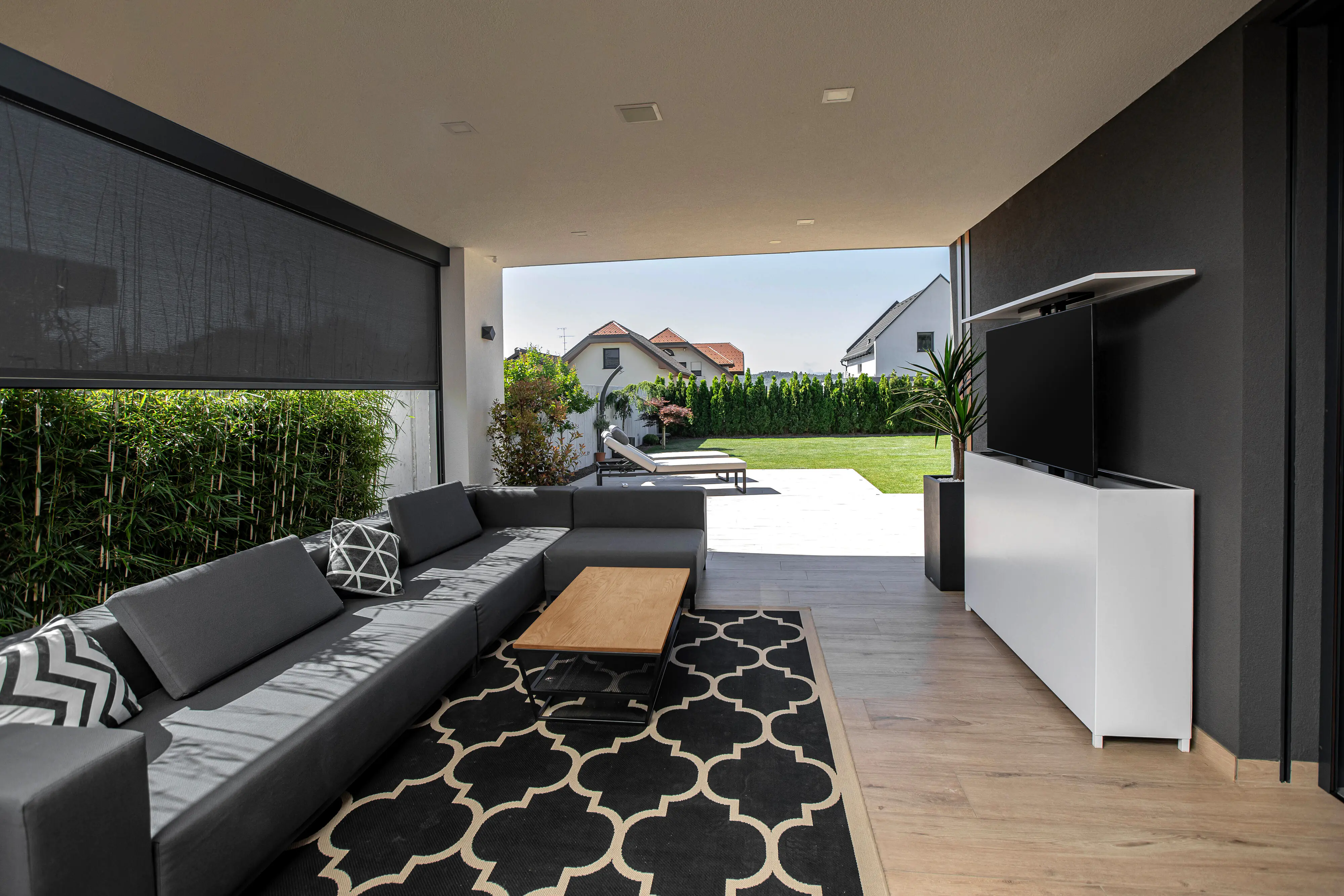 Bellano Living TV Lift Schrank Outdoor weiß