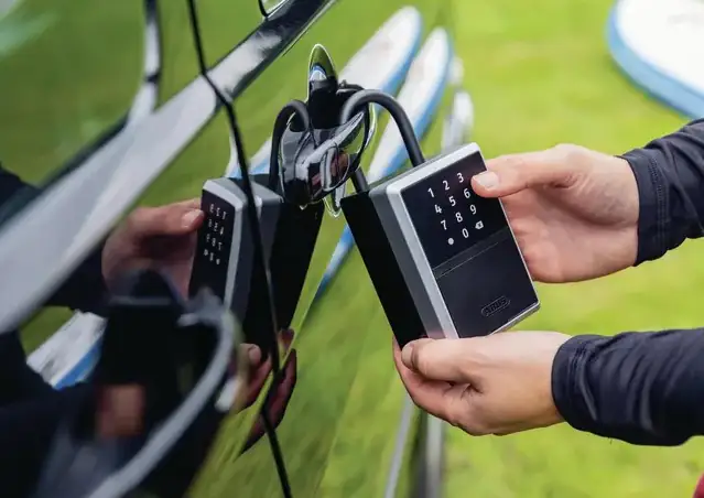 Abus Schlüsselbox KeyGarage 797 One Smart Bluetooth mit Bügelhalterung