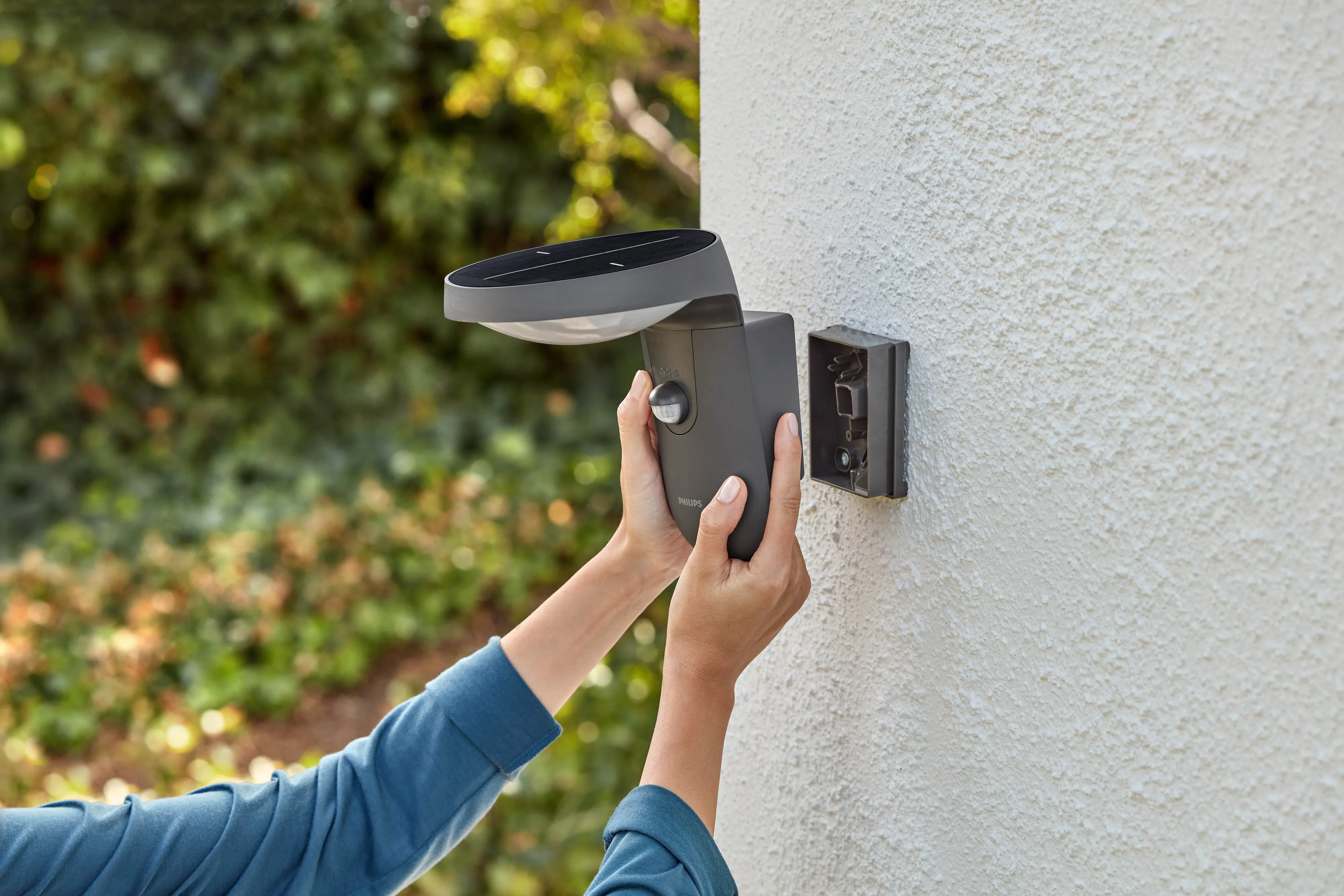 Philips LED Solar-Außenwandleuchte Tyle anthrazit 18,8 x 18,4 x 15,8 cm mit Bewegungsmelder