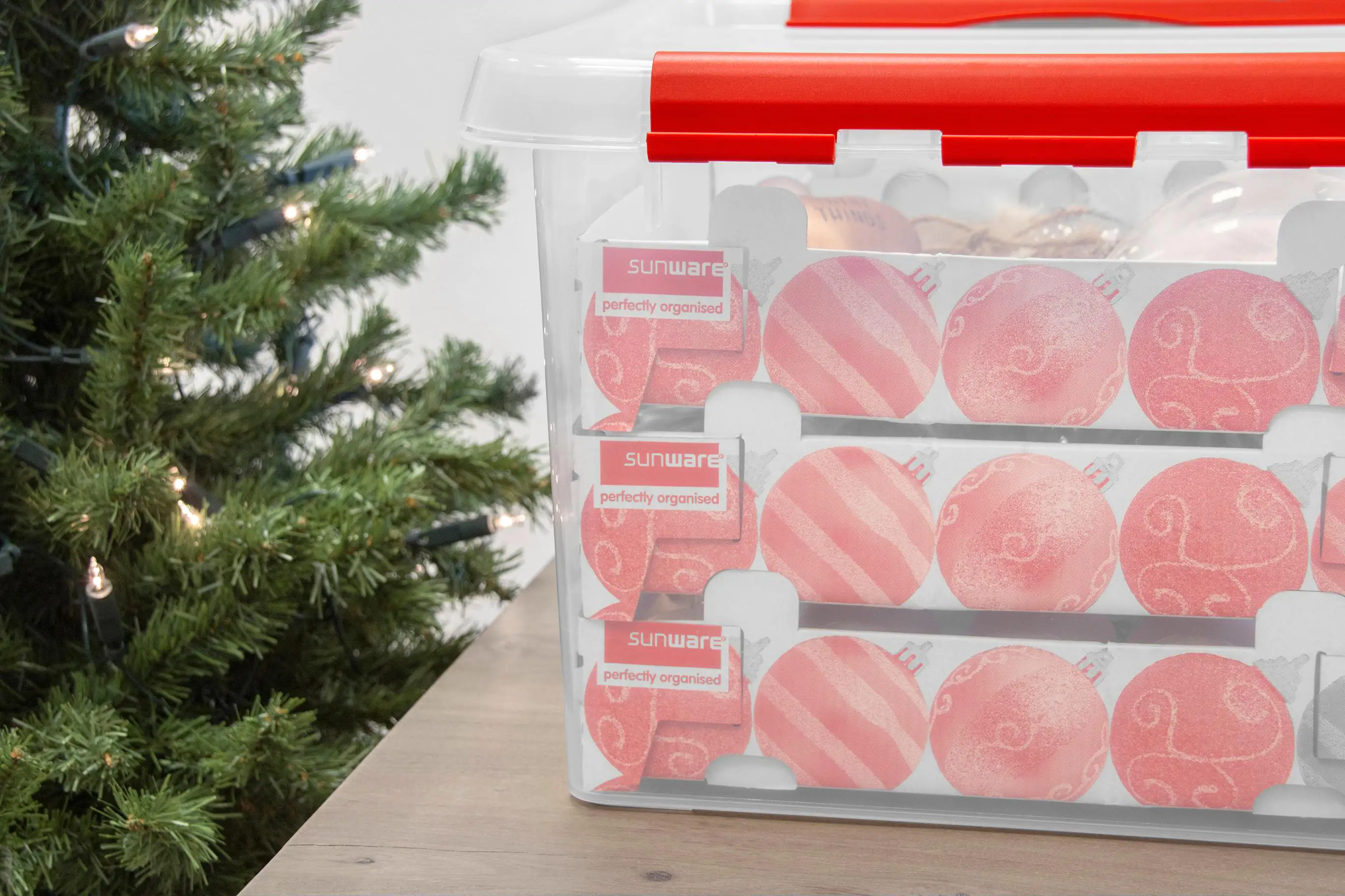 Sunware Weihnachtsbox Q-line 26L mit Einsatz für 75 Kugeln transparent rot