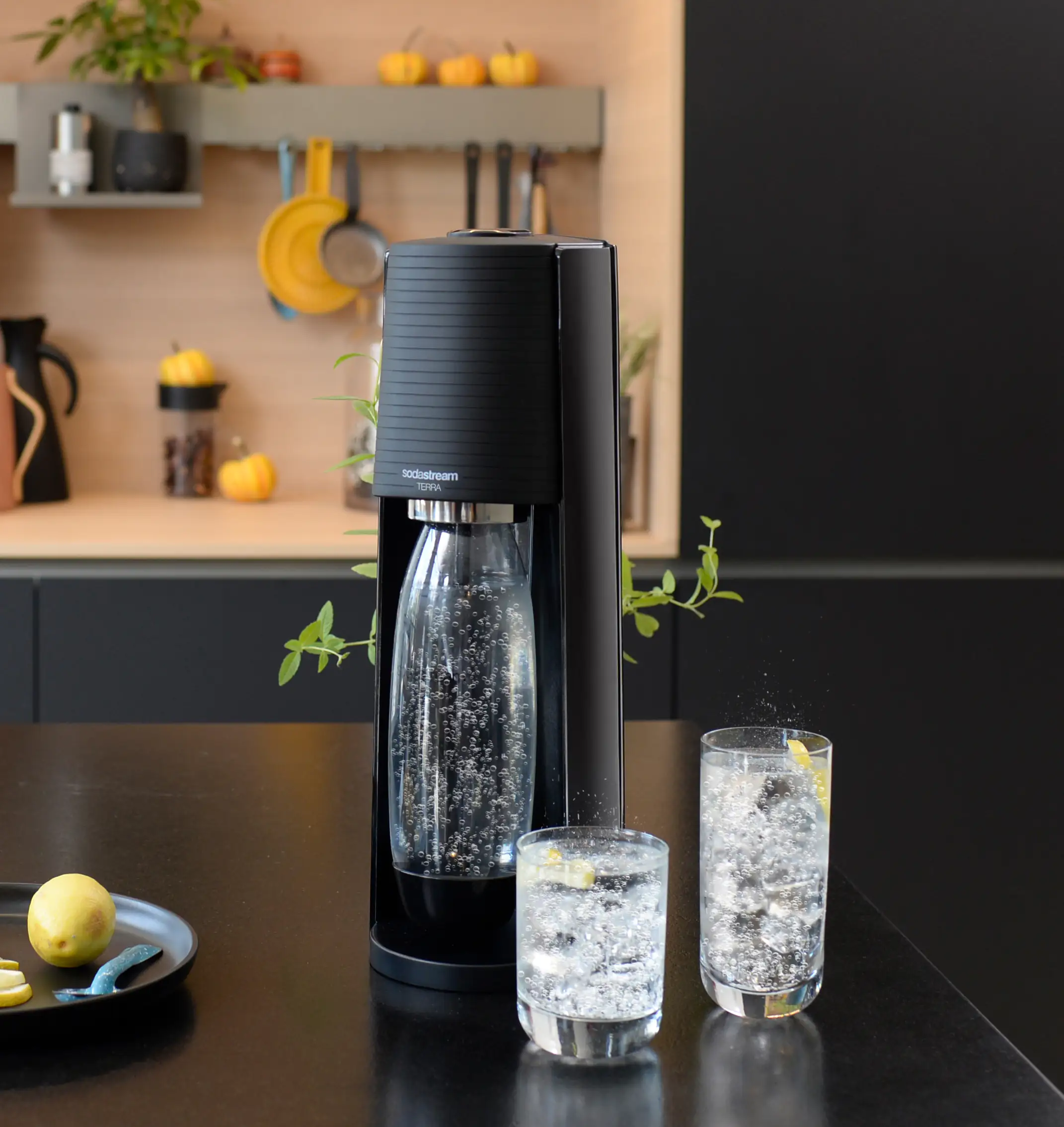 Sodastream Trinkwassersprudler Terra Vorteilspack schwarz mit 3 Flaschen