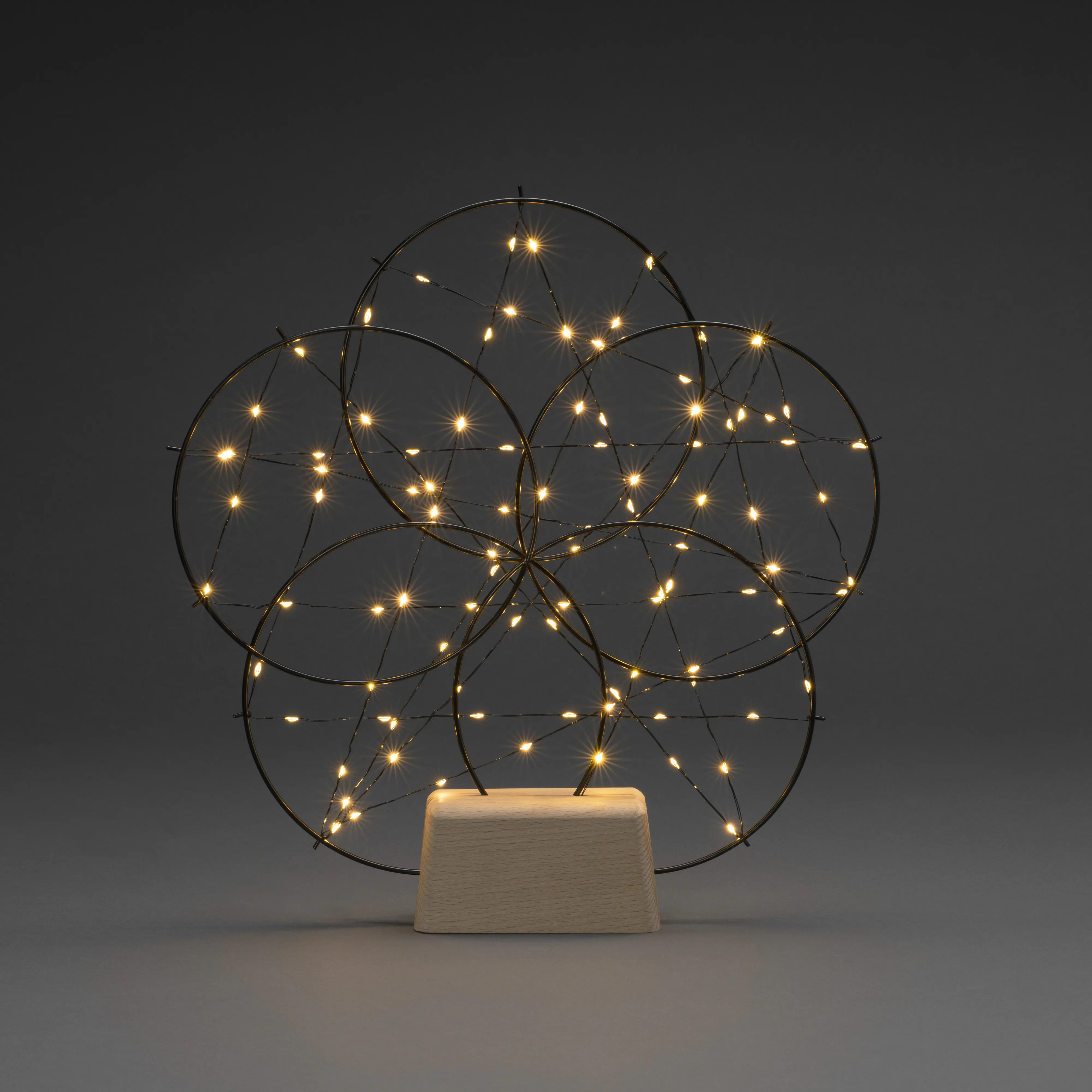Konstsmide LED Leuchtsilhouette 5 kleine Ringe mit Holz2fuß 100 Dioden bernstein