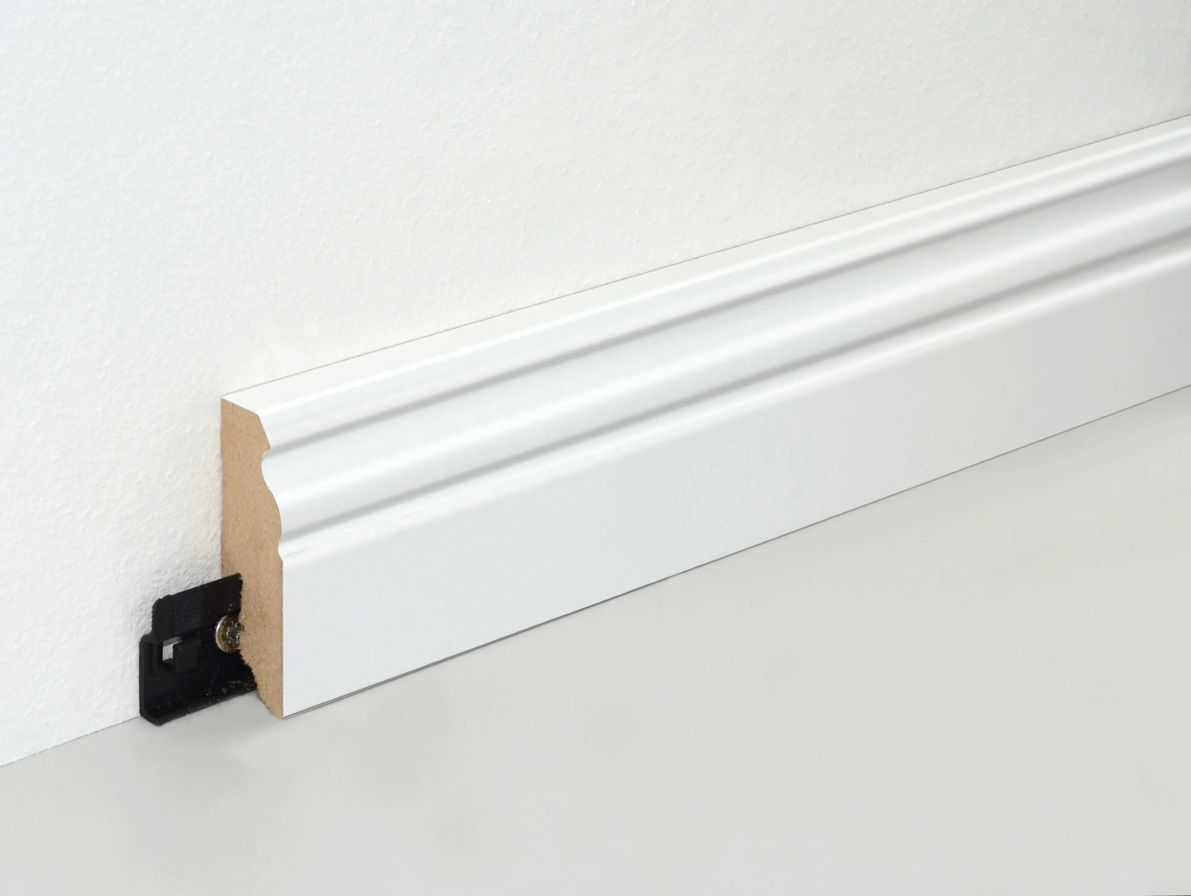 Neuhofer Fußleiste 240 cm x 60 x 18,5 mm weiß foliert