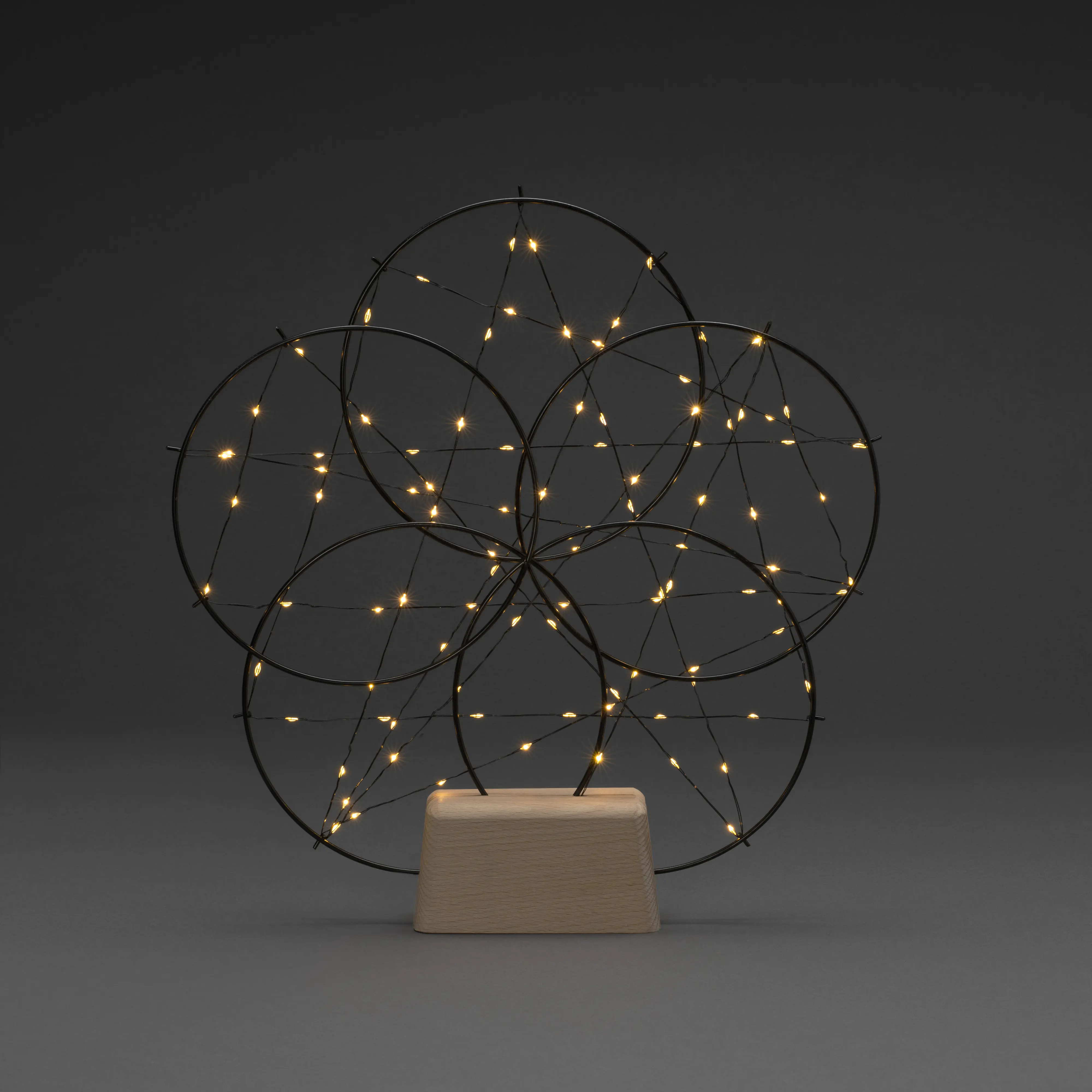 Konstsmide LED Leuchtsilhouette 5 kleine Ringe mit Holz2fuß 100 Dioden bernstein