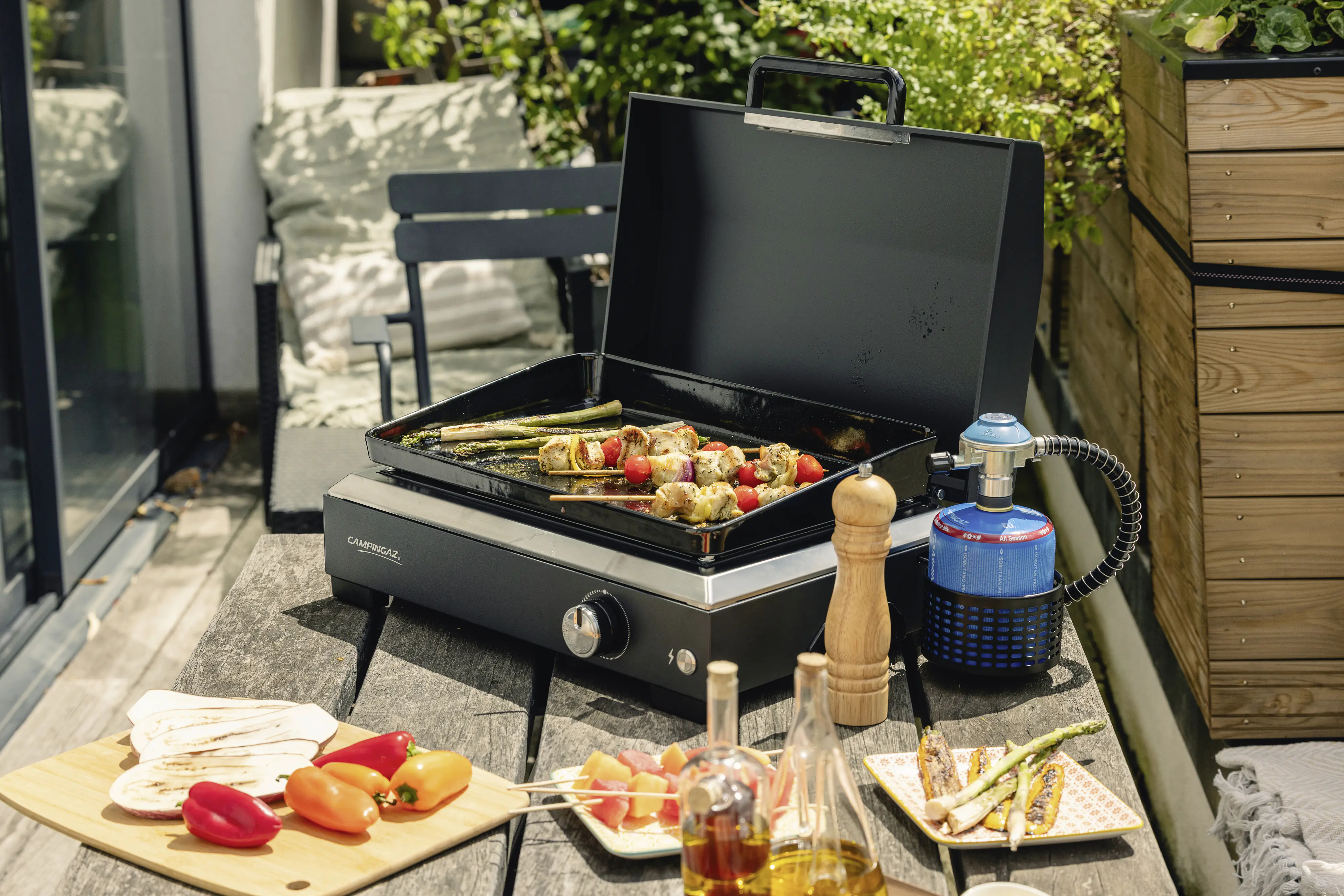 Campingaz Tischgrill Plancha Sigma mit Deckel 2,8 kW 66 x 46 x 51 cm silber-schwarz