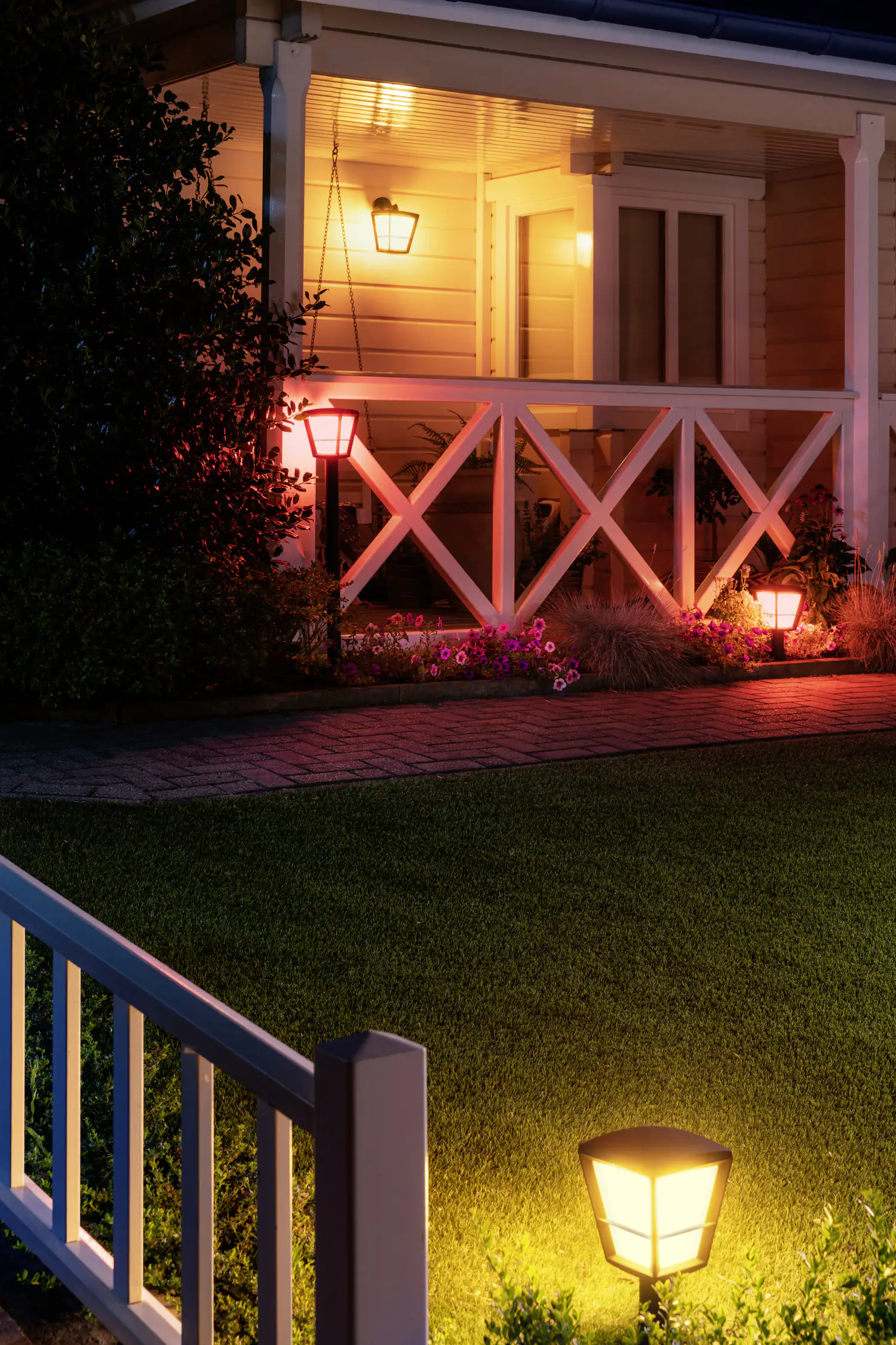 Philips Hue LED Außen-Wandleuchte White & Color Ambiance Econic Down