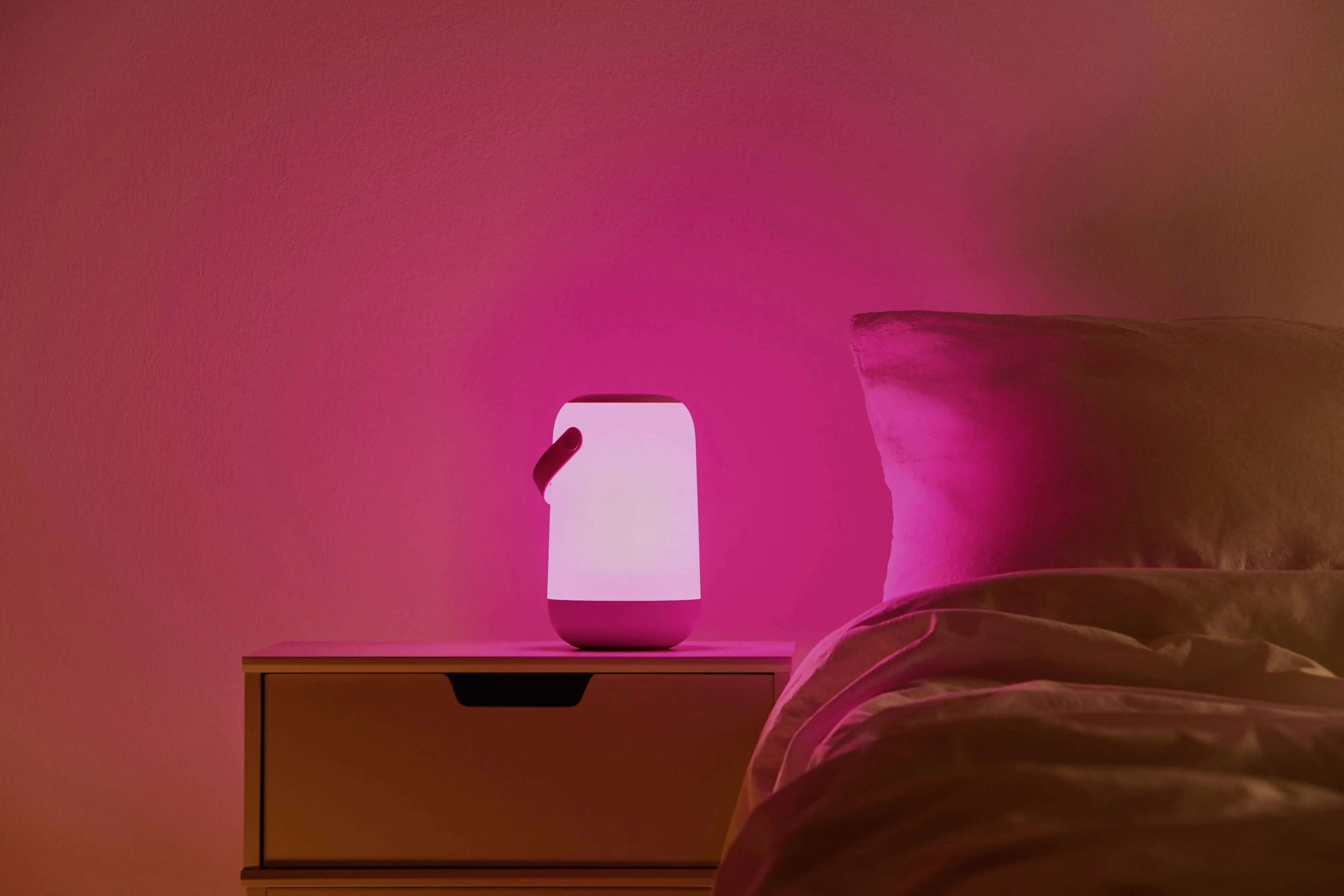 Wiz LED-Tischleuchte mobiles tragbares Licht 13,5 W RGB-Beleuchtung weiß