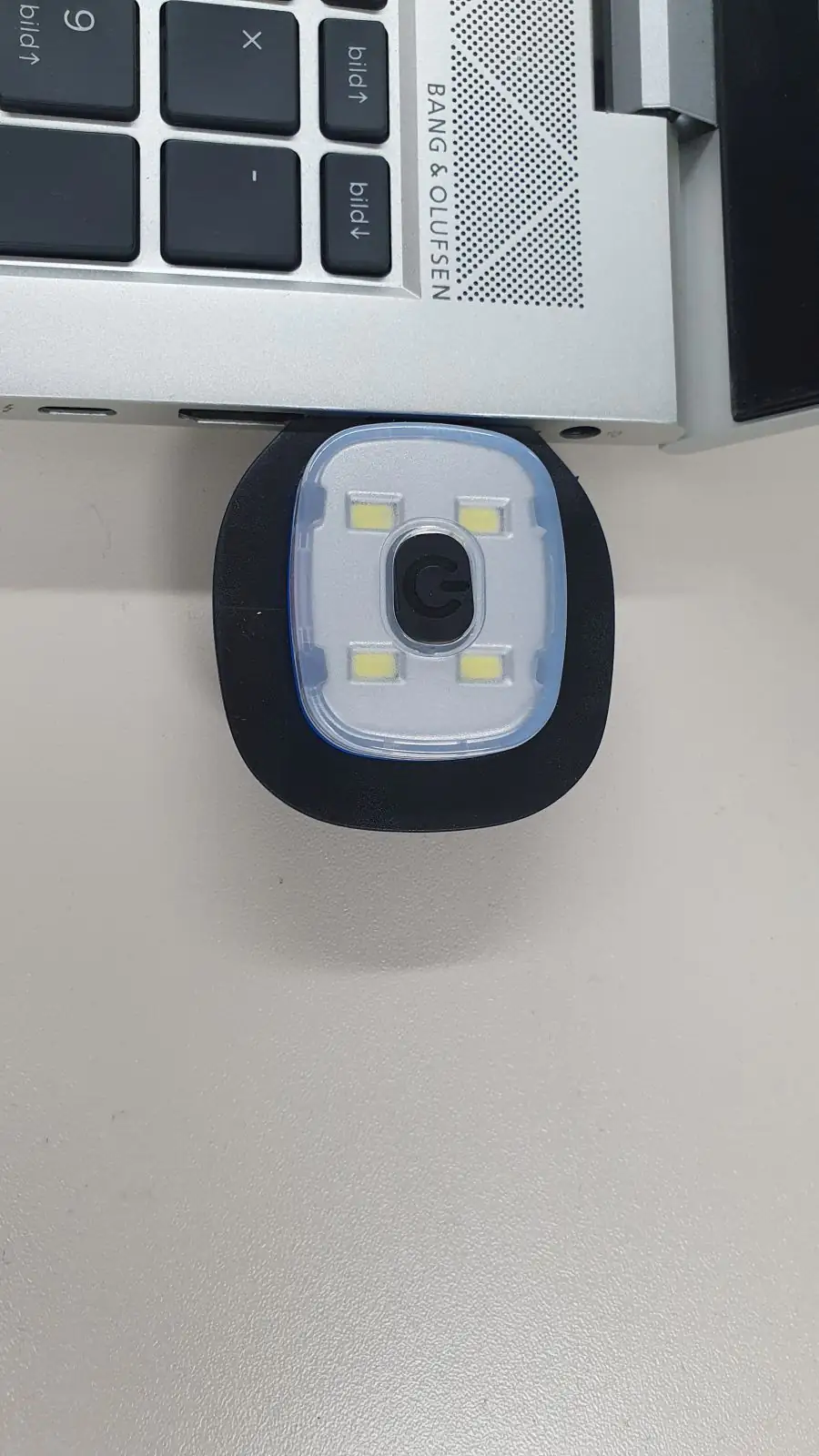 Primaster Mütze Beanie mit LED-Licht laden per USB