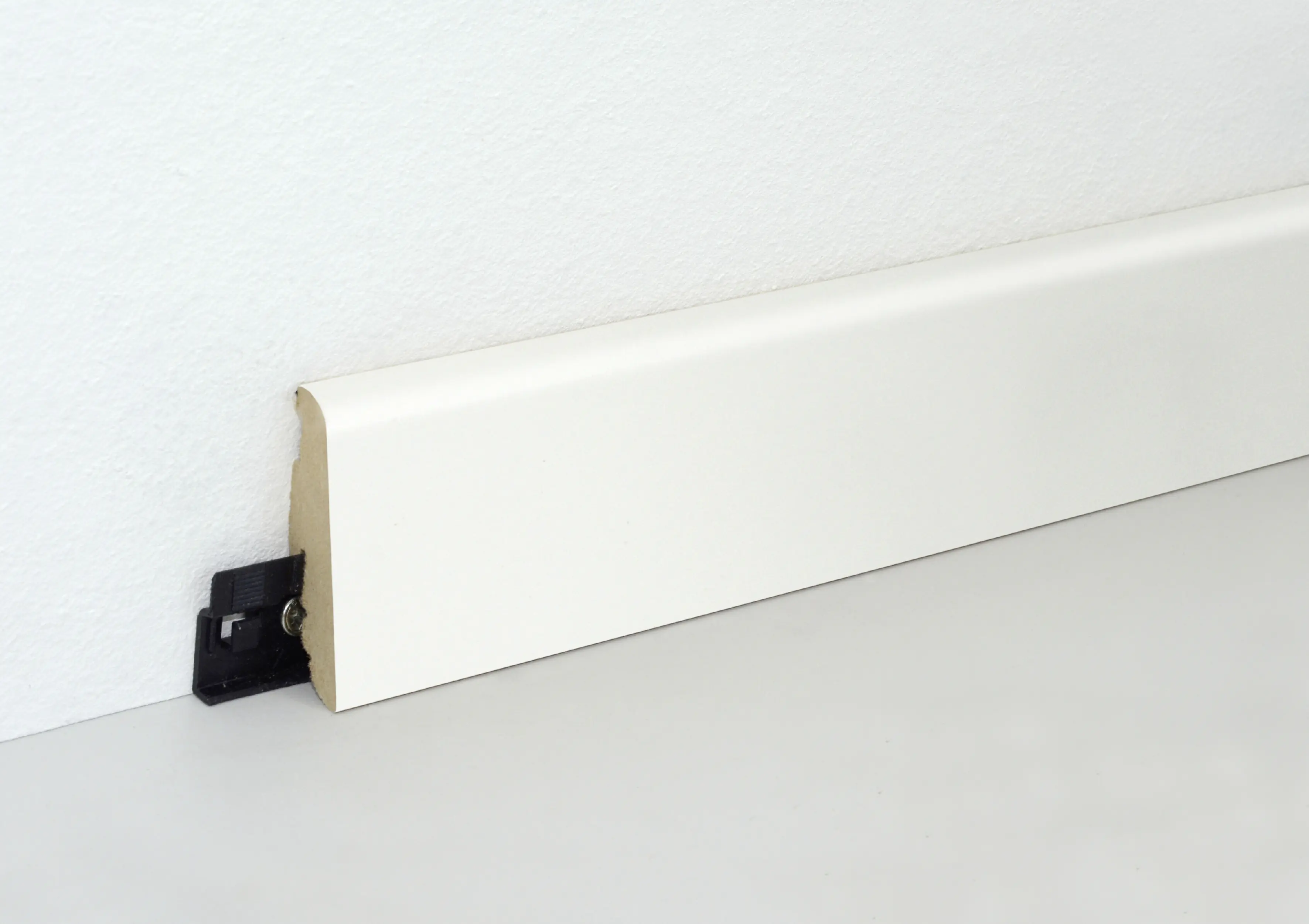 FN Neuhofer Fußleiste 240 cm 58 x 19 mm weiß