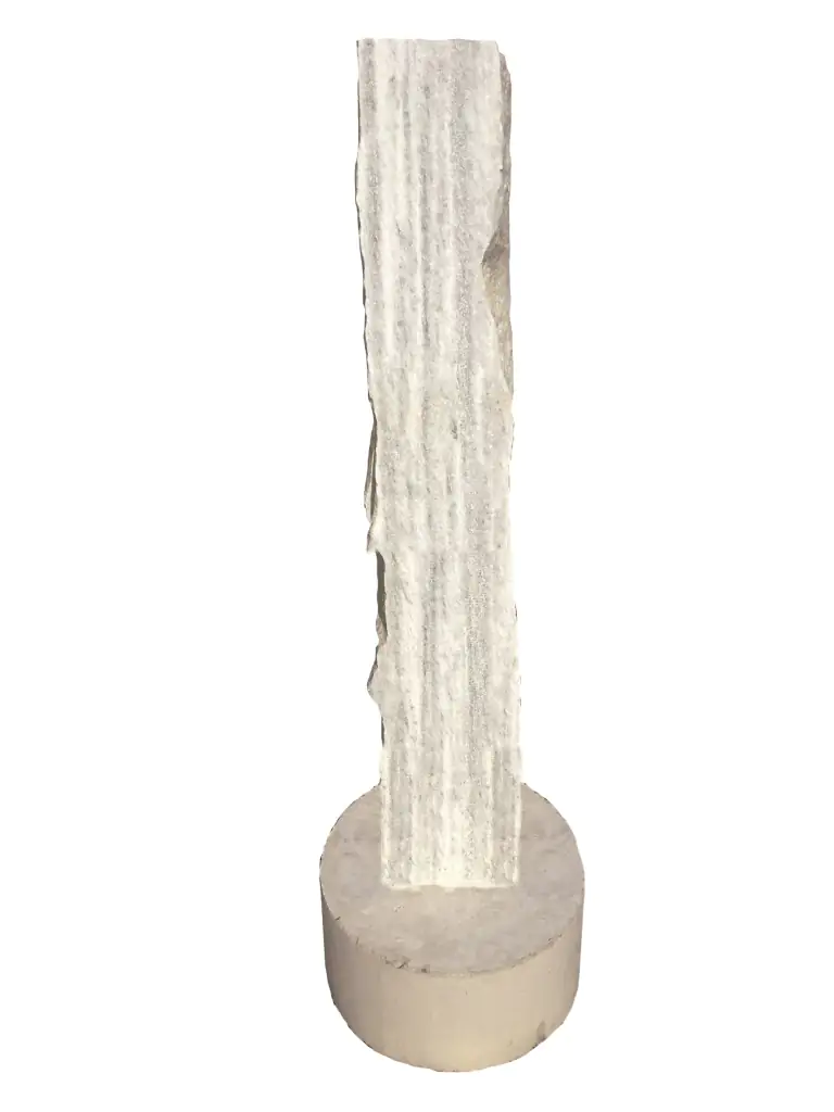 Naturquarzitstele weiß, Gesamthöhe ca. 75 cm inklusive Betonsockel